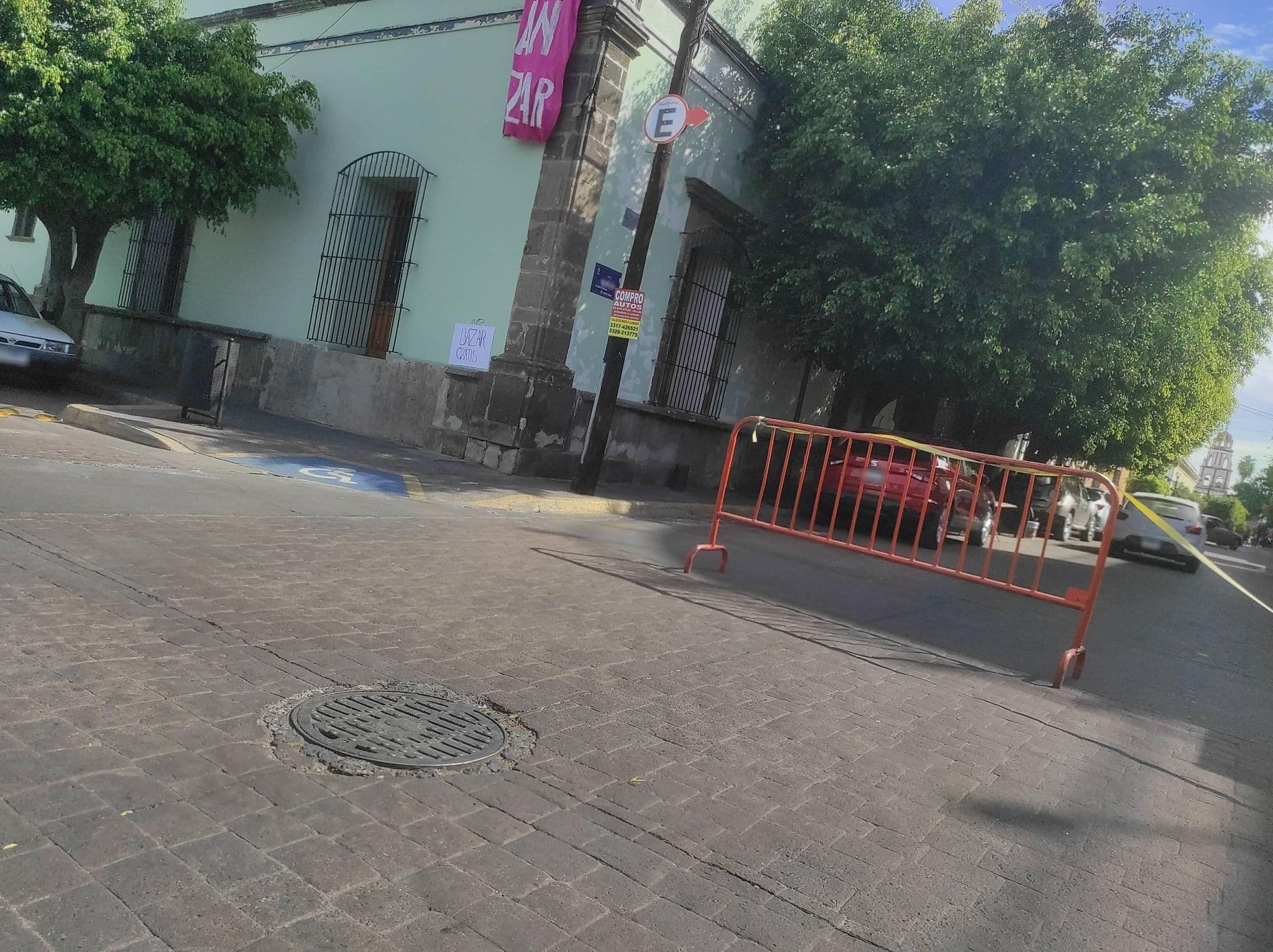 Street view near Hotel Dex Tlaquepaque, Tlaquepaque — © josuer (CC BY-SA · Mapillary)