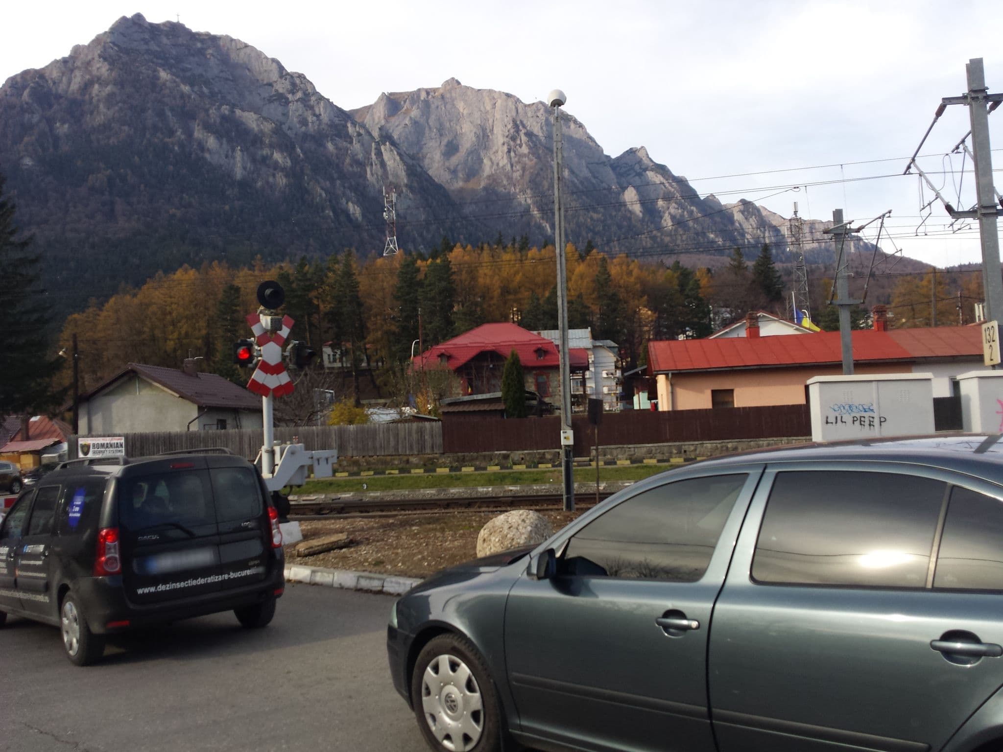 Street view near Ca La Tine Acasă, Buşteni — © rsandu (CC BY-SA · Mapillary)