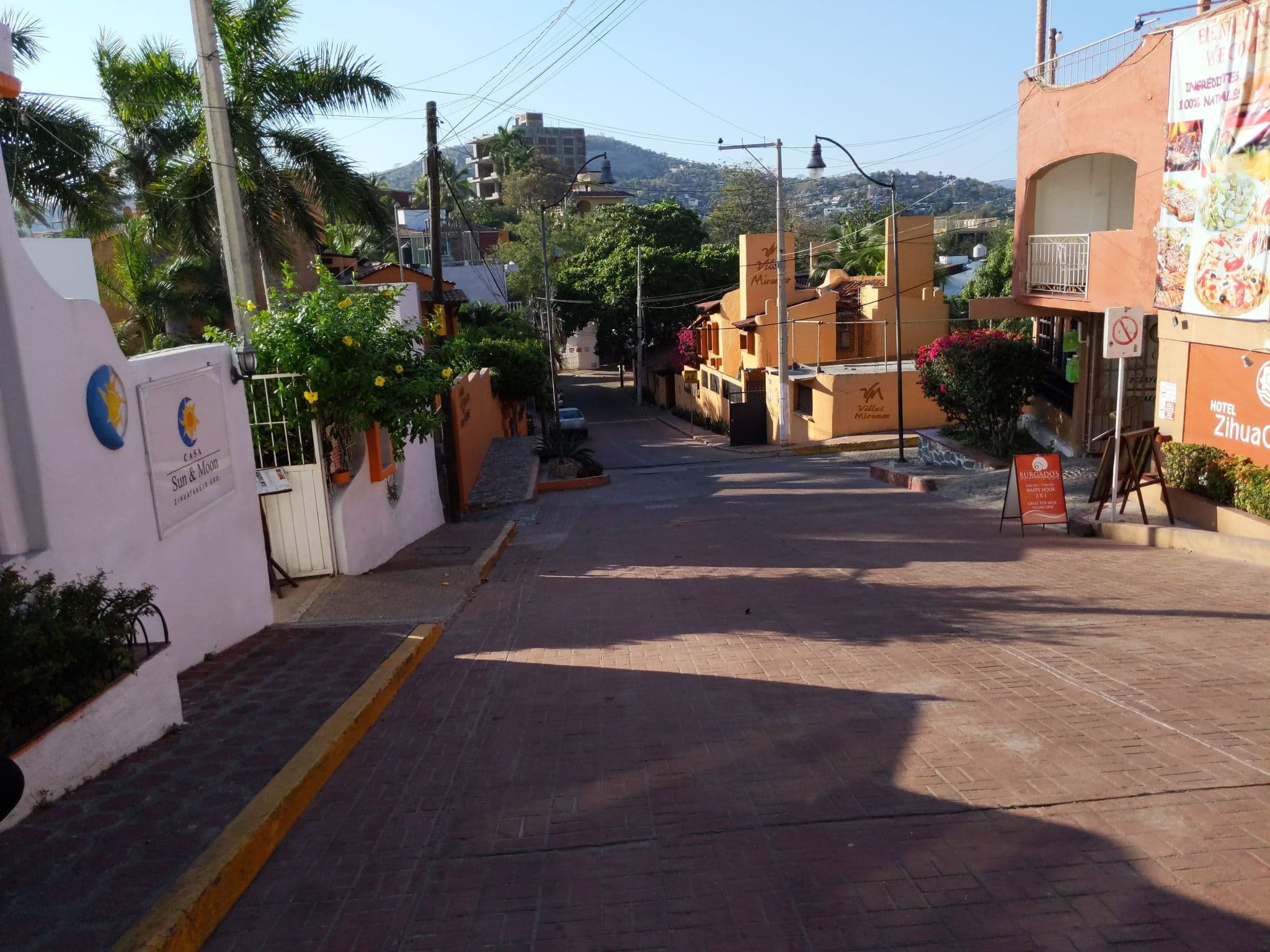 Street view near Hotel Zihua Caracol, Ixtapa-Zihuatanejo — © m1ch (CC BY-SA · Mapillary)
