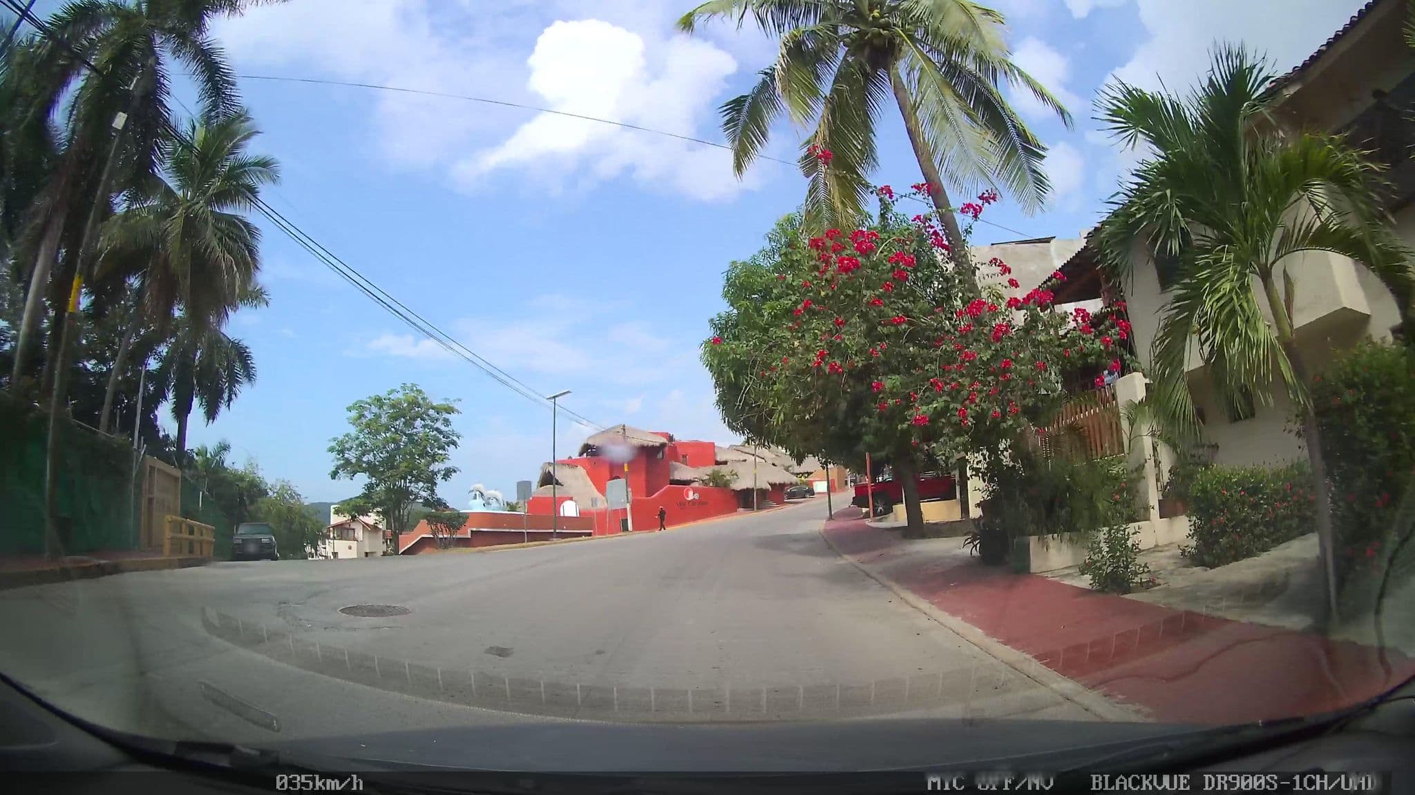 Street view near Casa Villa Luna, Ixtapa-Zihuatanejo — © nicovargas (CC BY-SA · Mapillary)