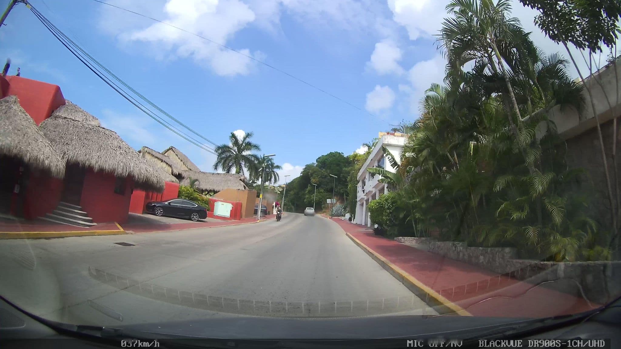 Street view near Villa Carolina, Ixtapa-Zihuatanejo — © nicovargas (CC BY-SA · Mapillary)