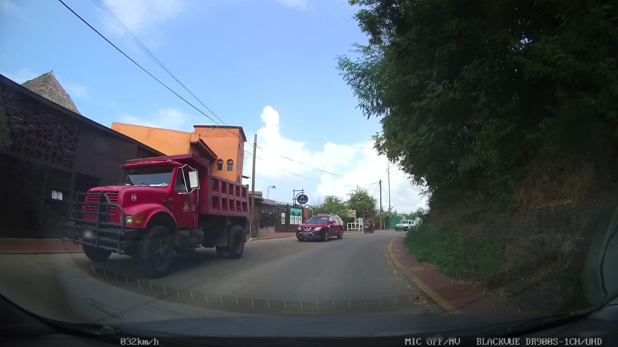 Street view near Casa Sandbar, Ixtapa-Zihuatanejo — © nicovargas (CC BY-SA · Mapillary)