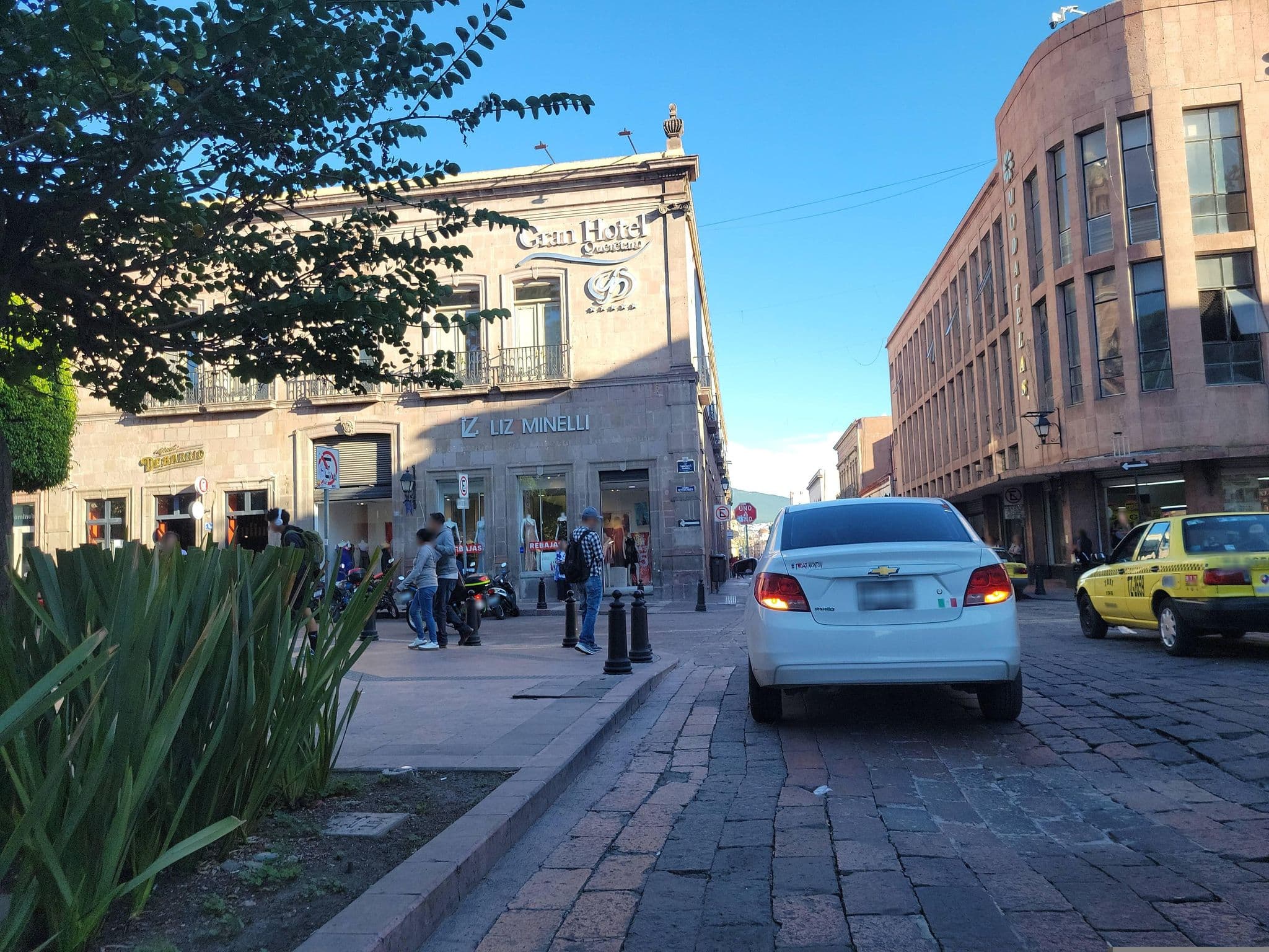 Street view near Operadora Gh, S. de R.l, Santiago de Querétaro — © capNemo (CC BY-SA · Mapillary)