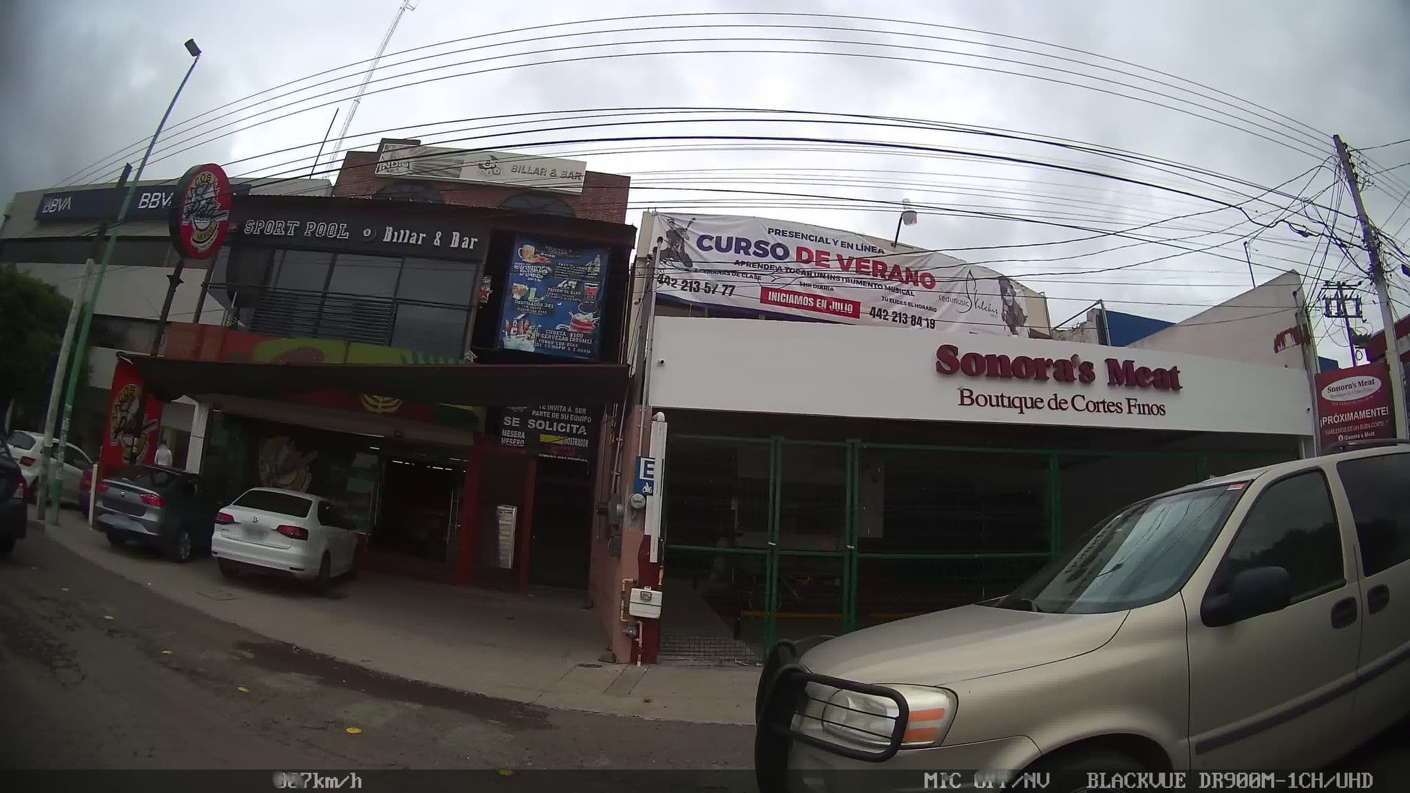 Street view near Operadora Hebori, Santiago de Querétaro — © kaart_1 (CC BY-SA · Mapillary)