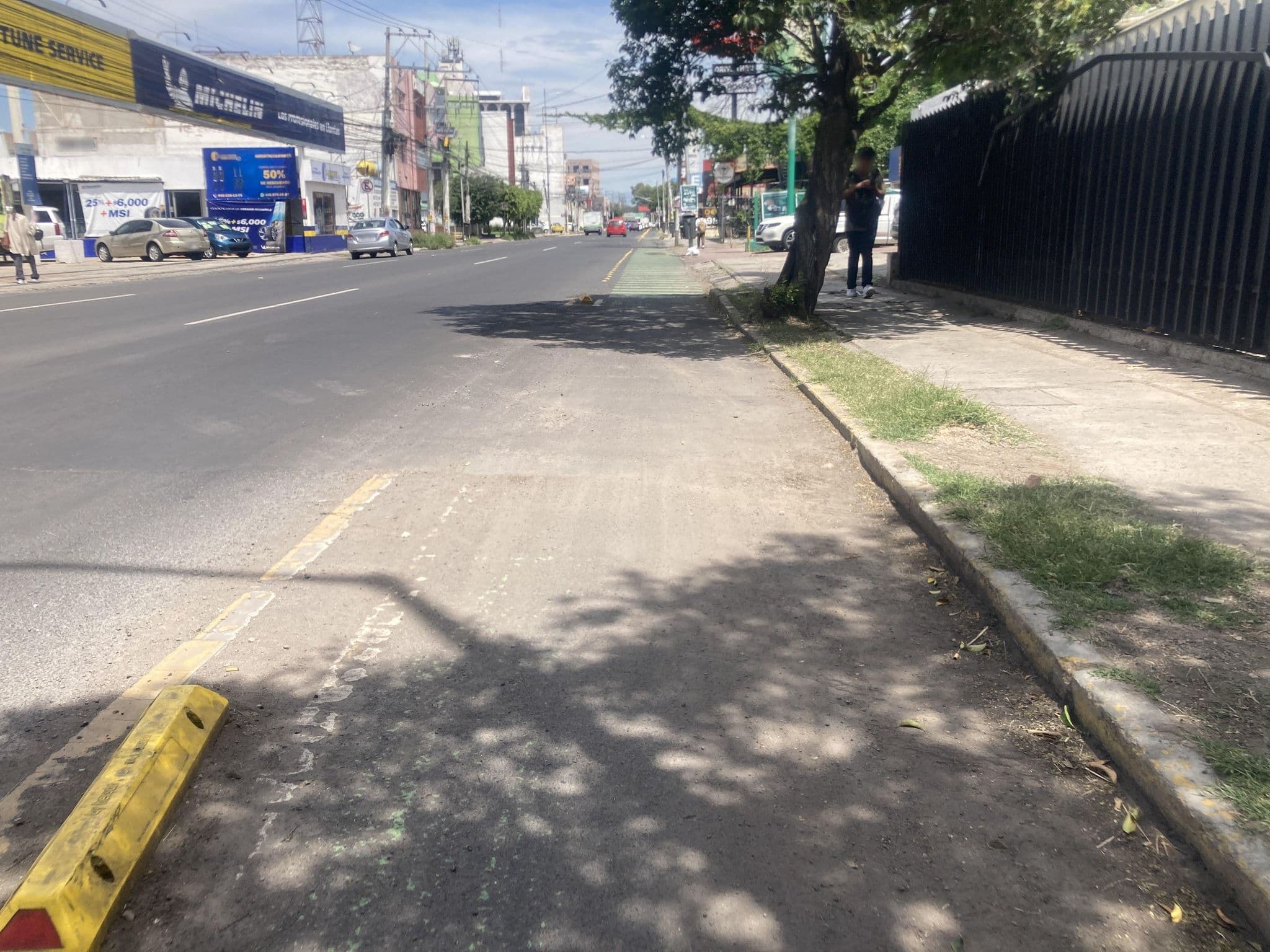 Street view near Vier Zwei, Santiago de Querétaro — © adrianarangel (CC BY-SA · Mapillary)