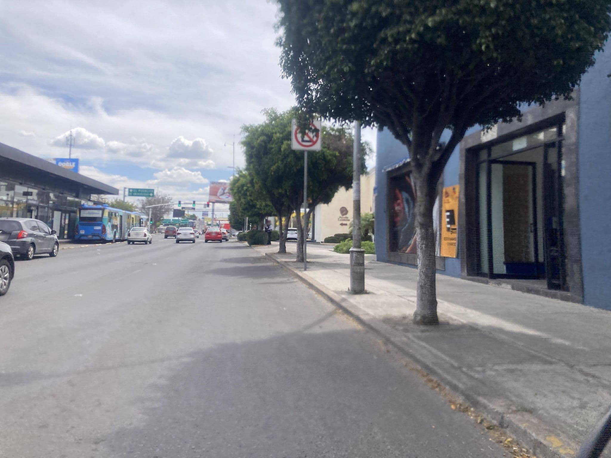 Street view near Piscina Flamingo Inn, Santiago de Querétaro — © adrianarangel (CC BY-SA · Mapillary)