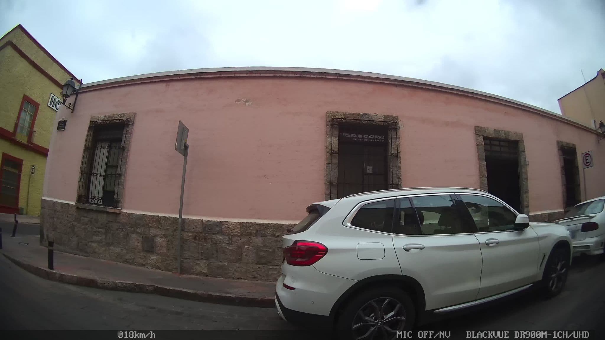 Street view near Hotel Boutique Paulina, Santiago de Querétaro — © kaart_1 (CC BY-SA · Mapillary)