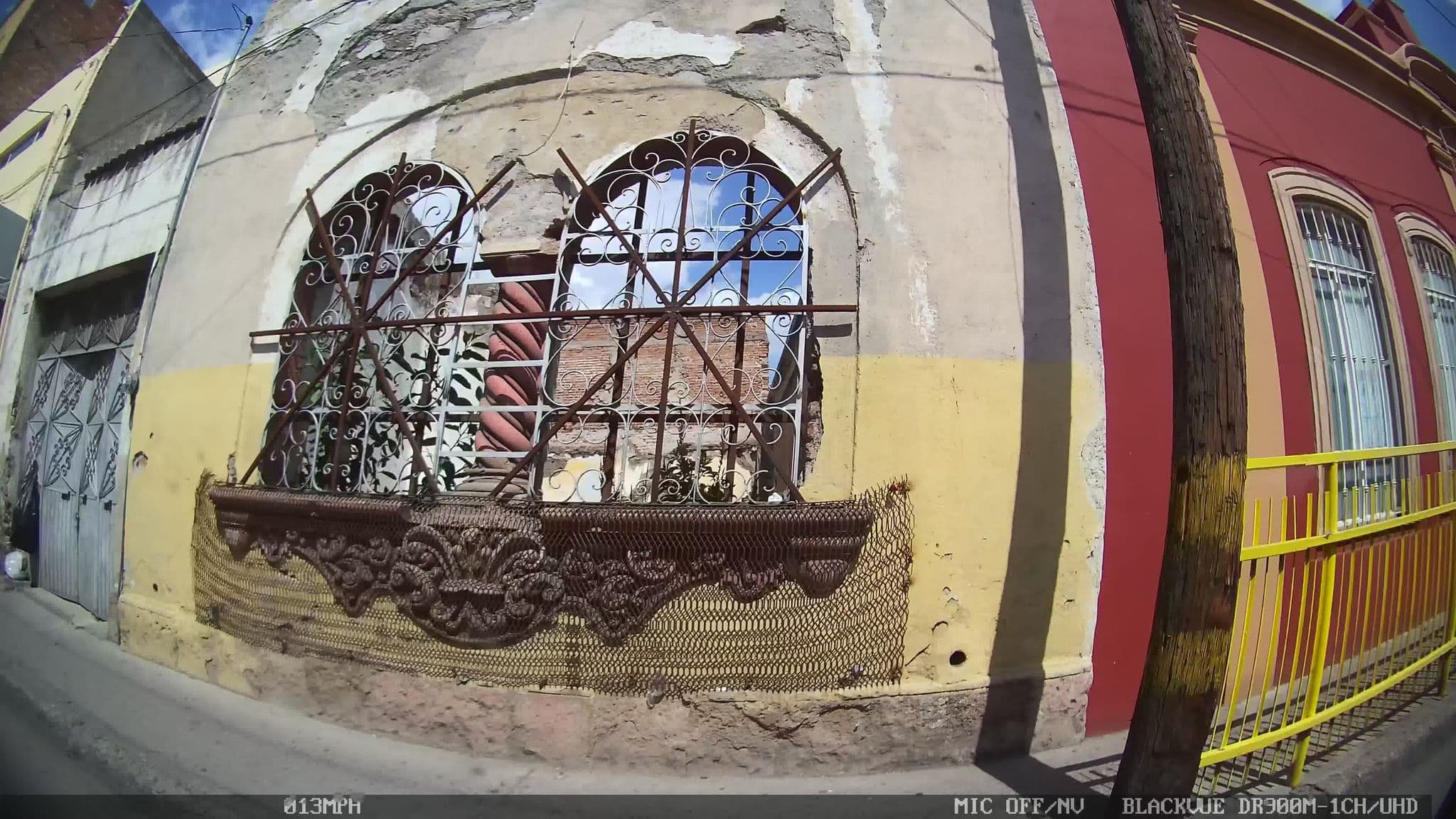 Street view near Hotel Arte & Figura, León de los Aldama — © kaart_3 (CC BY-SA · Mapillary)