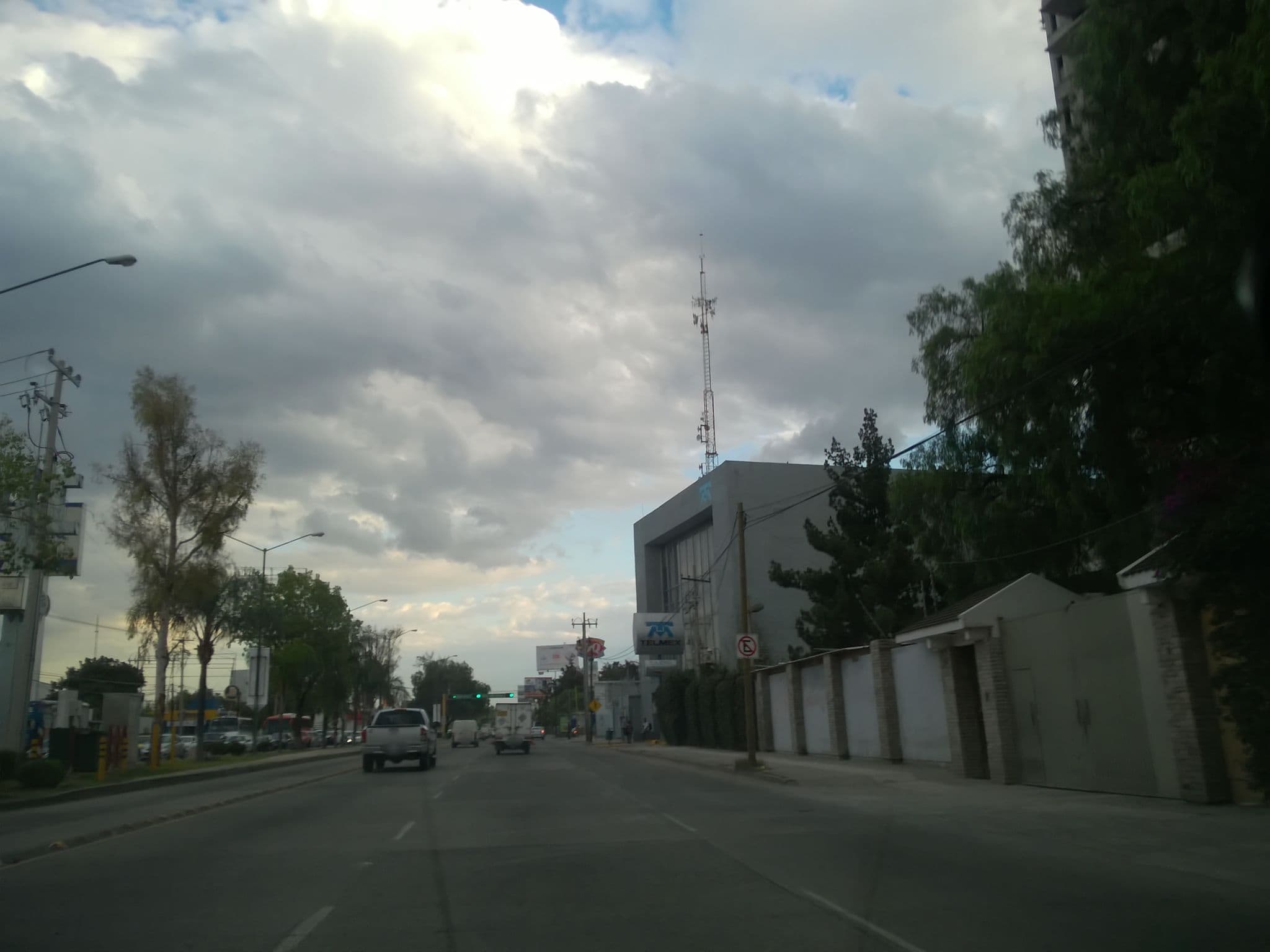 Street view near Hotel La Quinta Inn, León de los Aldama — © guel (CC BY-SA · Mapillary)