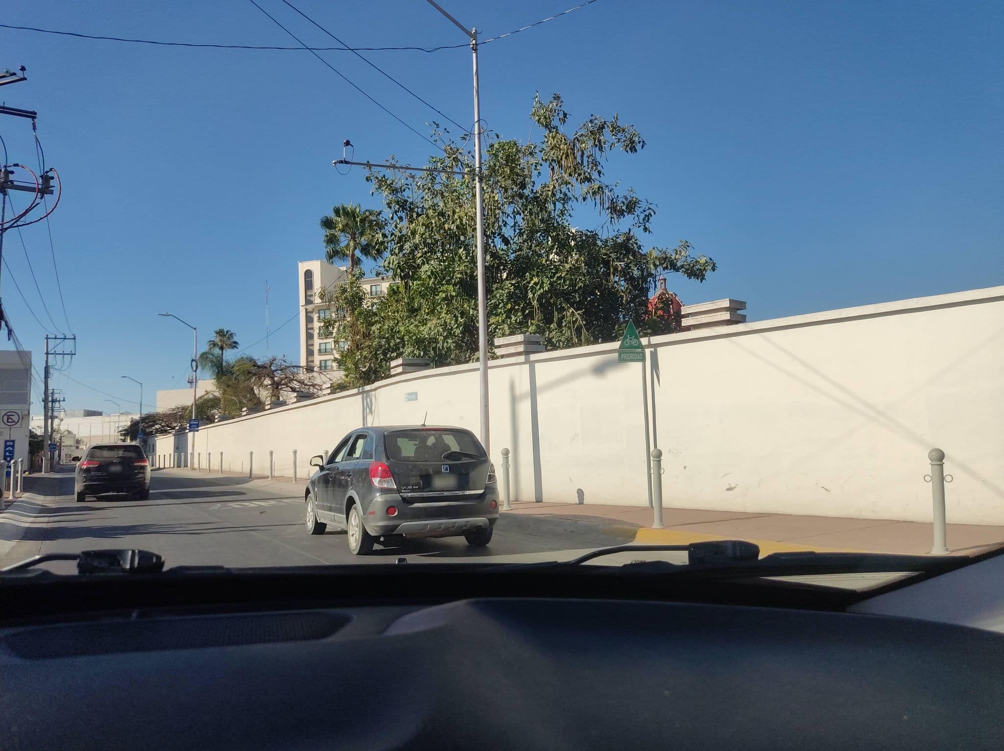 Street view near hotel Enterprise, León de los Aldama — © oramire (CC BY-SA · Mapillary)