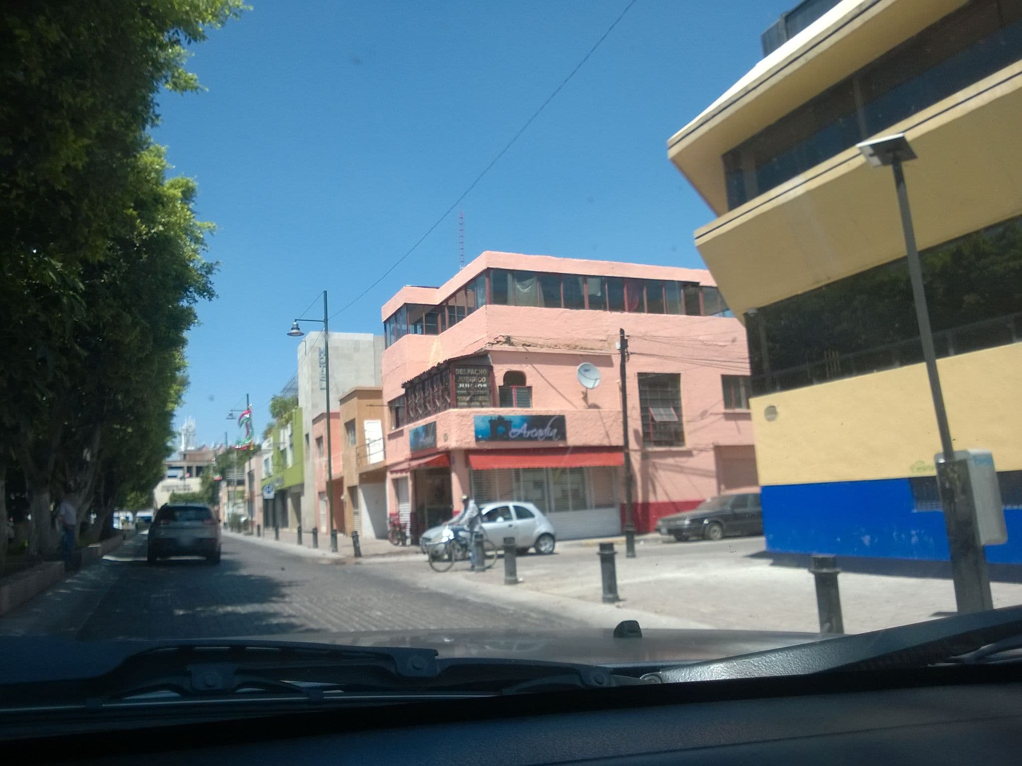 Street view near Hotel Calzada, León de los Aldama — © oramire (CC BY-SA · Mapillary)