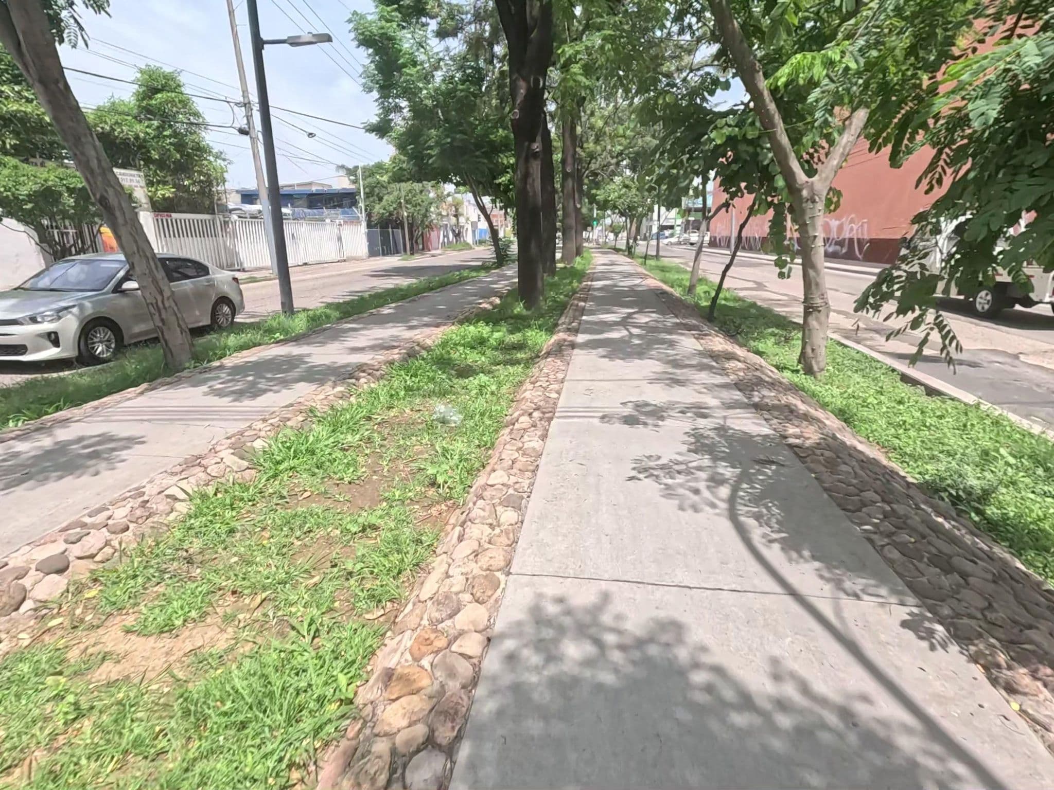 Street view near AMB 2, León de los Aldama — © mmrally (CC BY-SA · Mapillary)
