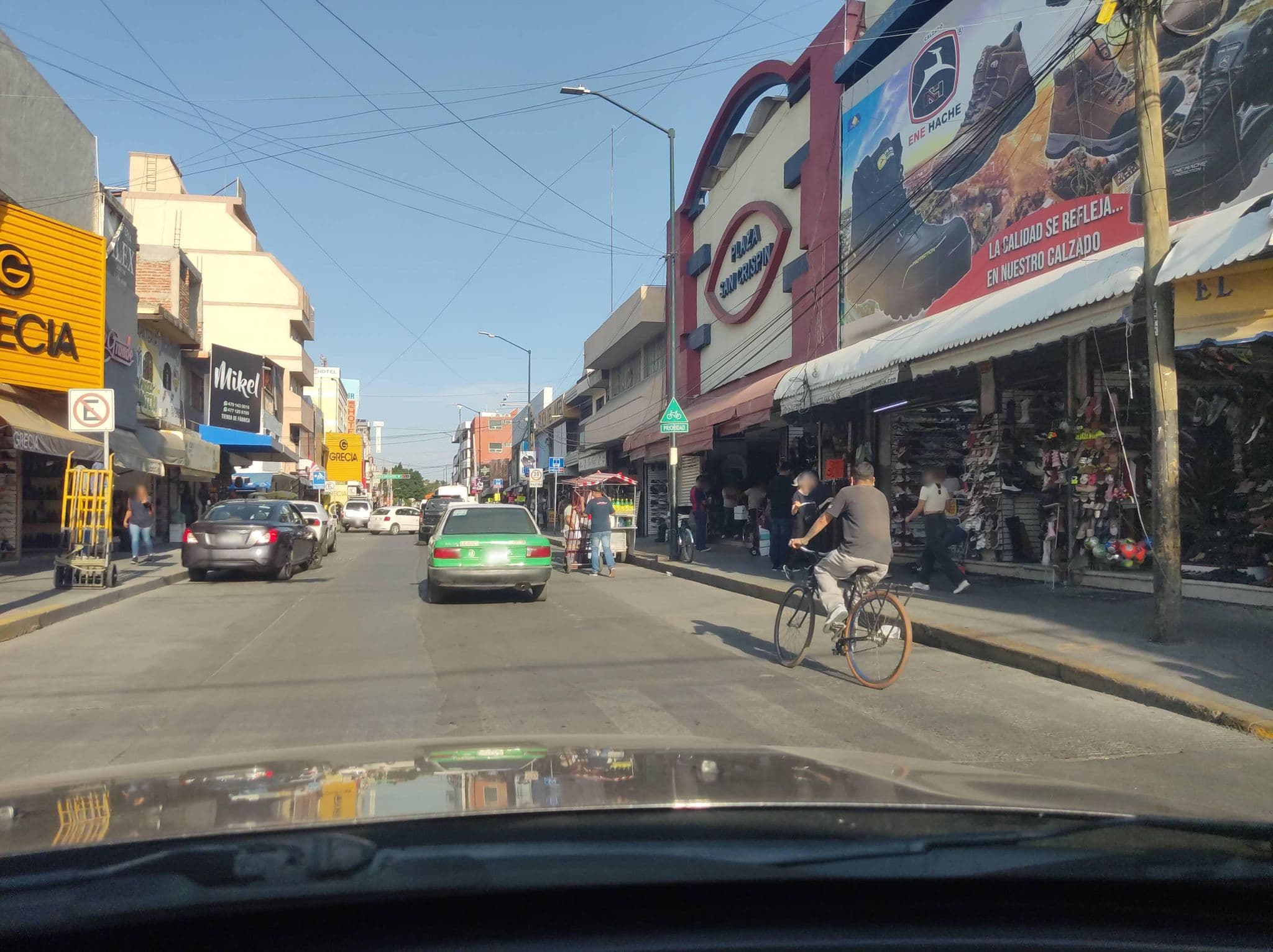 Street view near Hotel Blanquita, León de los Aldama — © oramire (CC BY-SA · Mapillary)