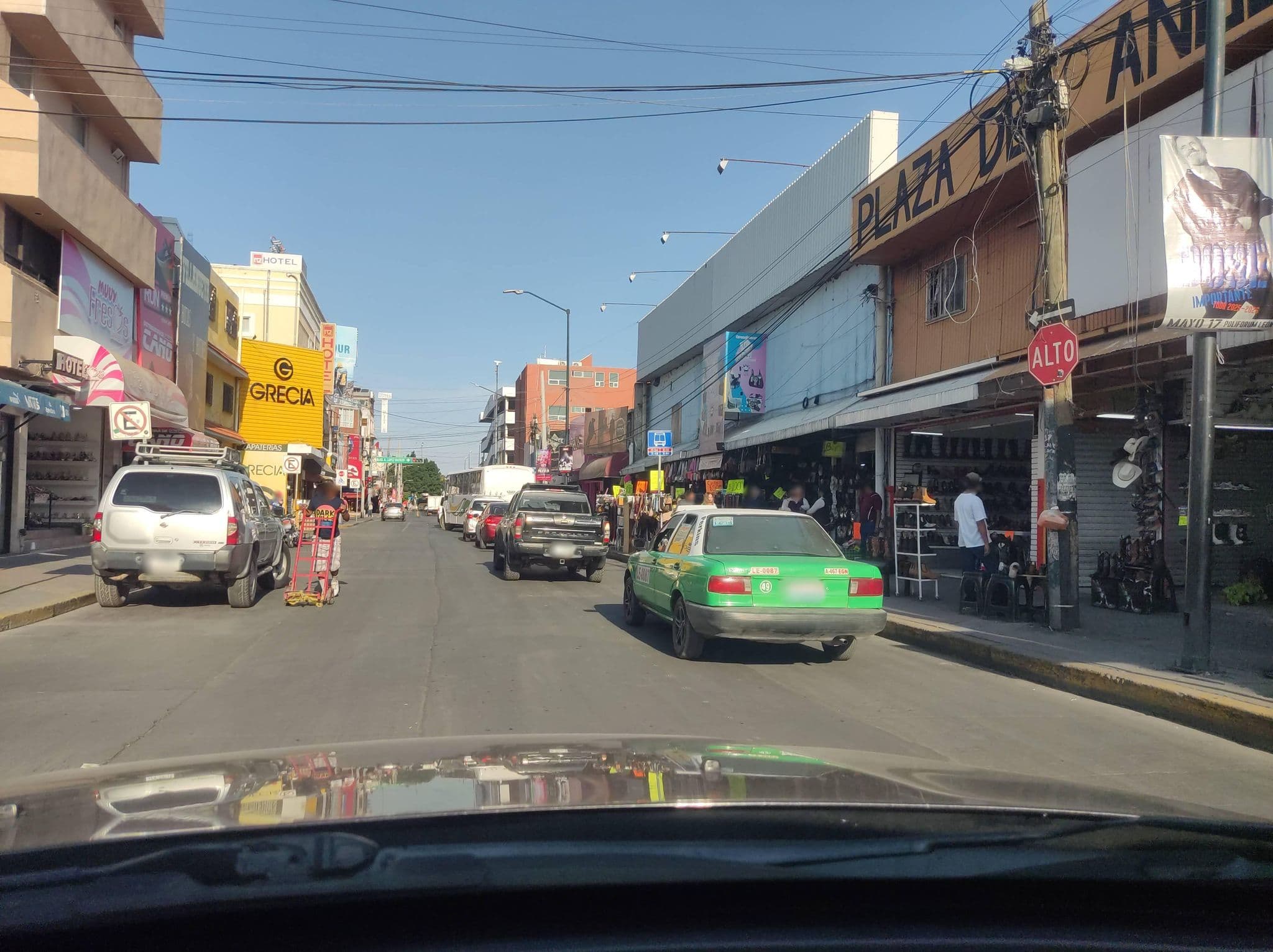 Street view near Hotel Del Carmen, León de los Aldama — © oramire (CC BY-SA · Mapillary)