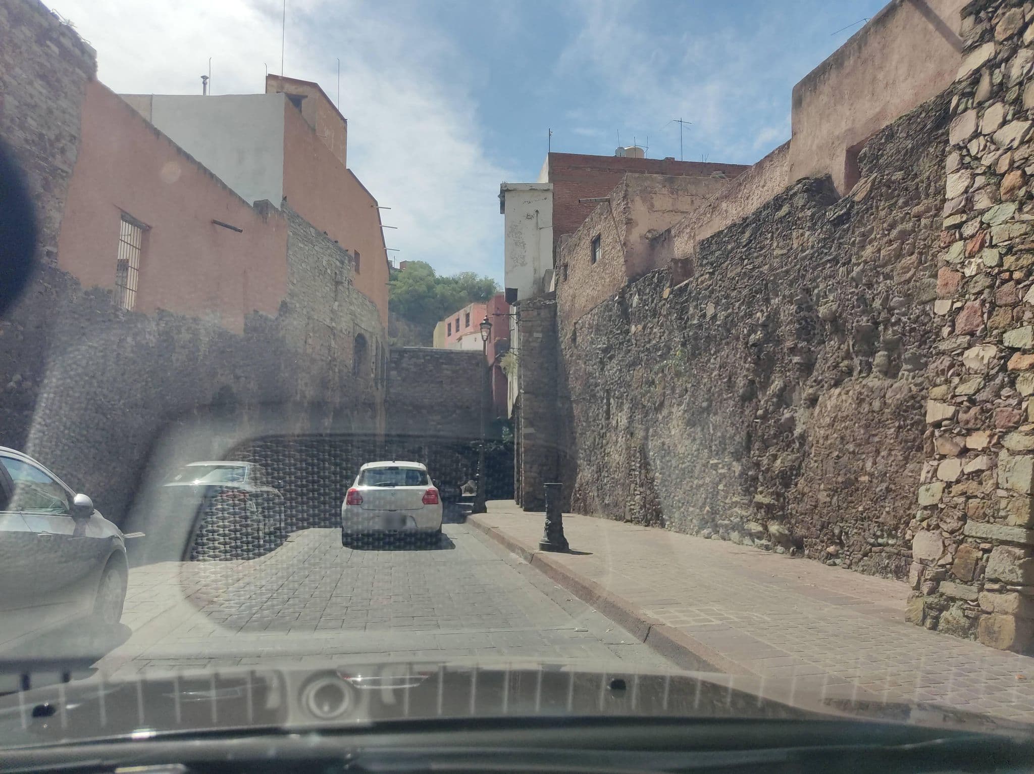 Street view near Nani's Bistro / Hotel Boutique, Guanajuato — © oramire (CC BY-SA · Mapillary)
