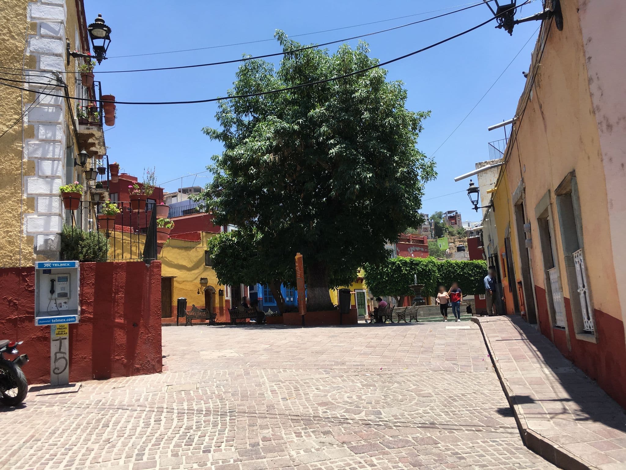 Street view near Hostal del Calicanto, Guanajuato — © brandonc (CC BY-SA · Mapillary)