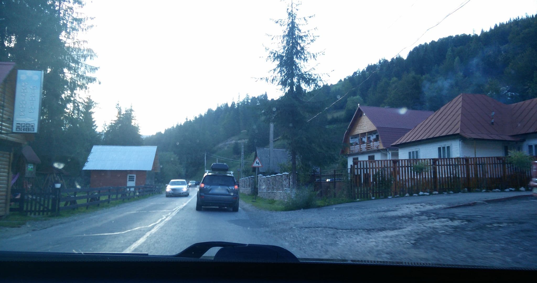 Street view near Pensiunea Valea Brazilor, Arieşeni — © strainu (CC BY-SA · Mapillary)