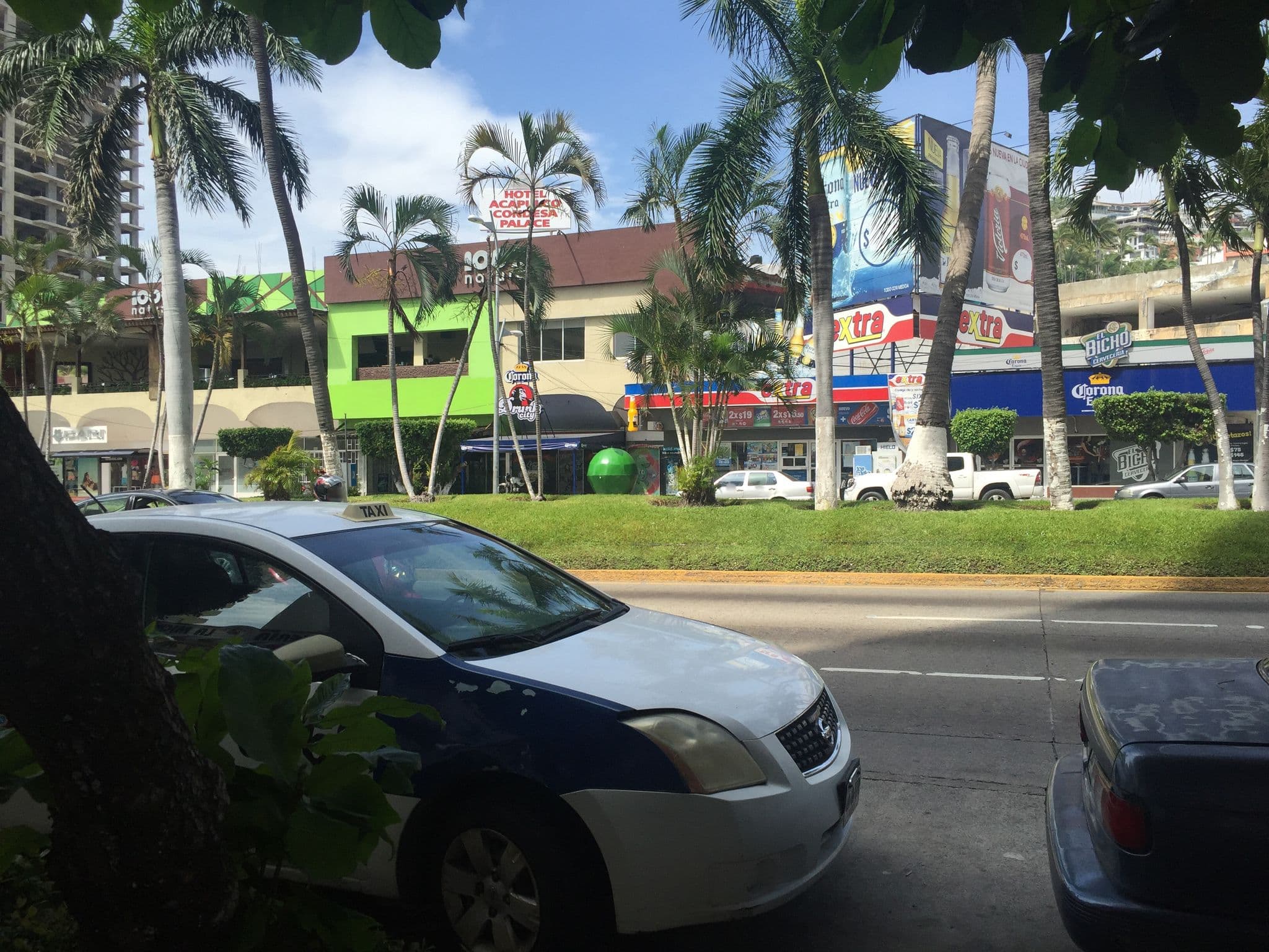 Street view near Acapulco Condesa Palace, Acapulco de Juárez — © mapeadora (CC BY-SA · Mapillary)