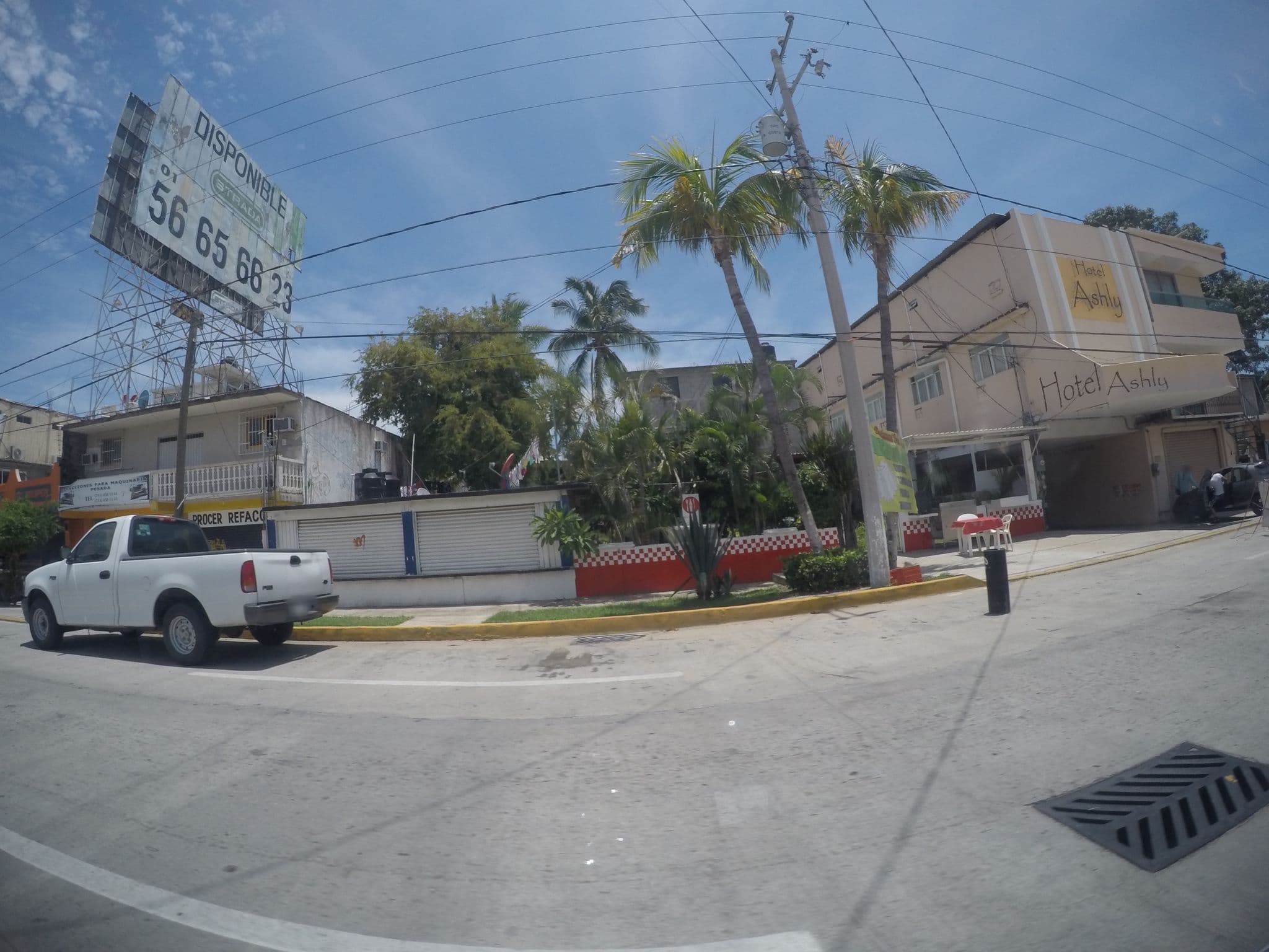 Street view near Hotel Ashly, Tres Palos — © ccossio (CC BY-SA · Mapillary)