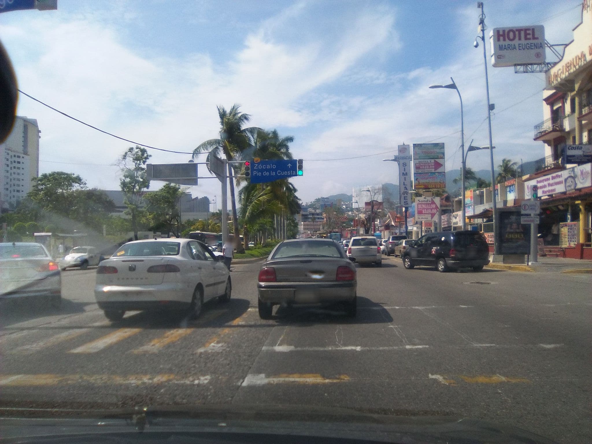 Street view near Hotel Maria Eugenia, Acapulco de Juárez — © mapeadora (CC BY-SA · Mapillary)