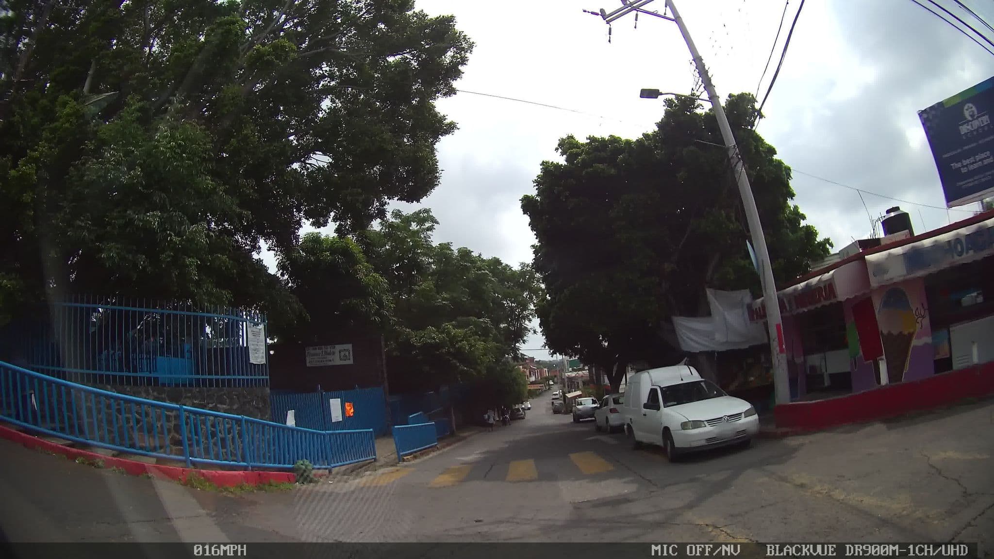 Street view near Hotel & Bungalows Las Rosas, Cuernavaca — © kaart_4 (CC BY-SA · Mapillary)