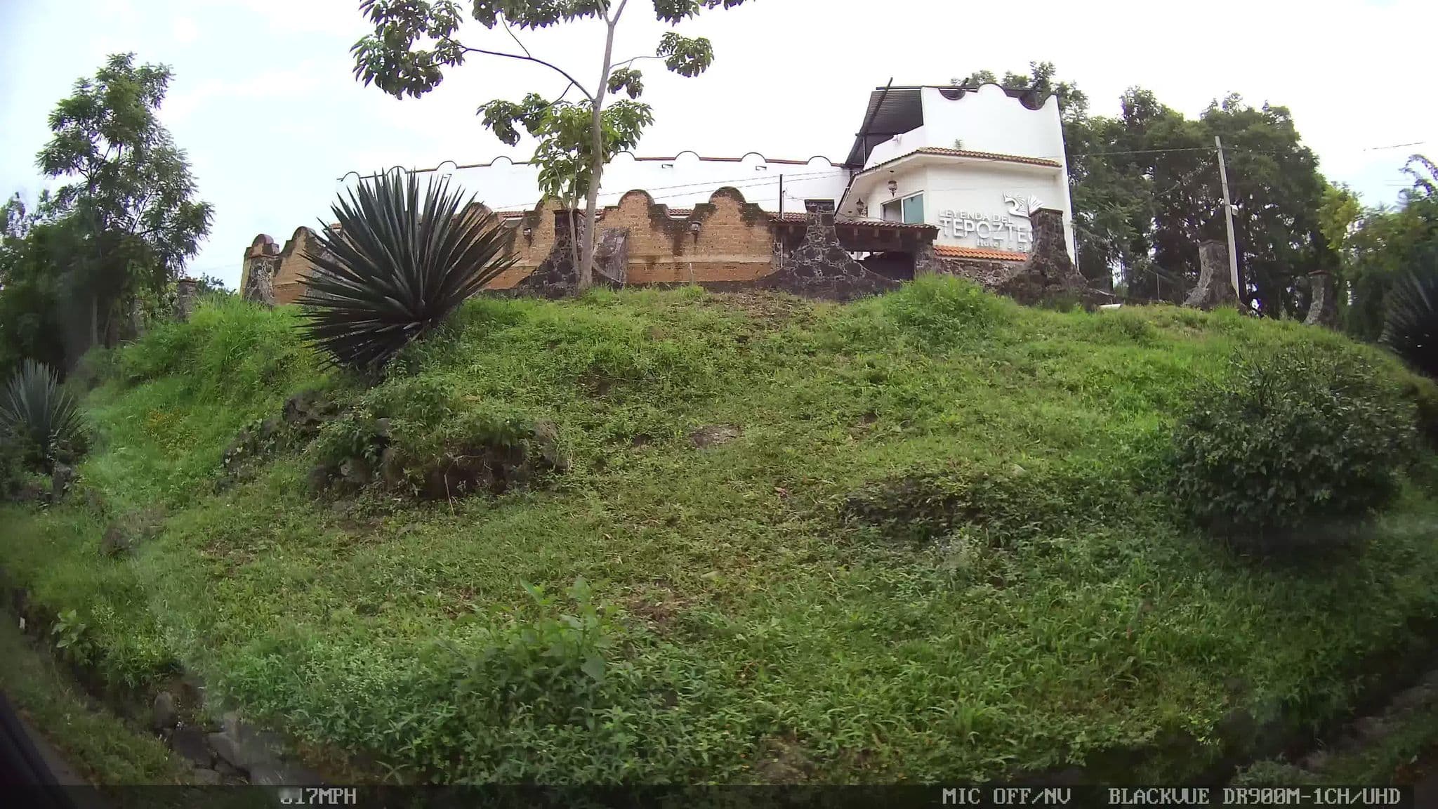 Street view near Hotel "Leyenda del Tepozteco", Tepoztlán — © kaart_4 (CC BY-SA · Mapillary)