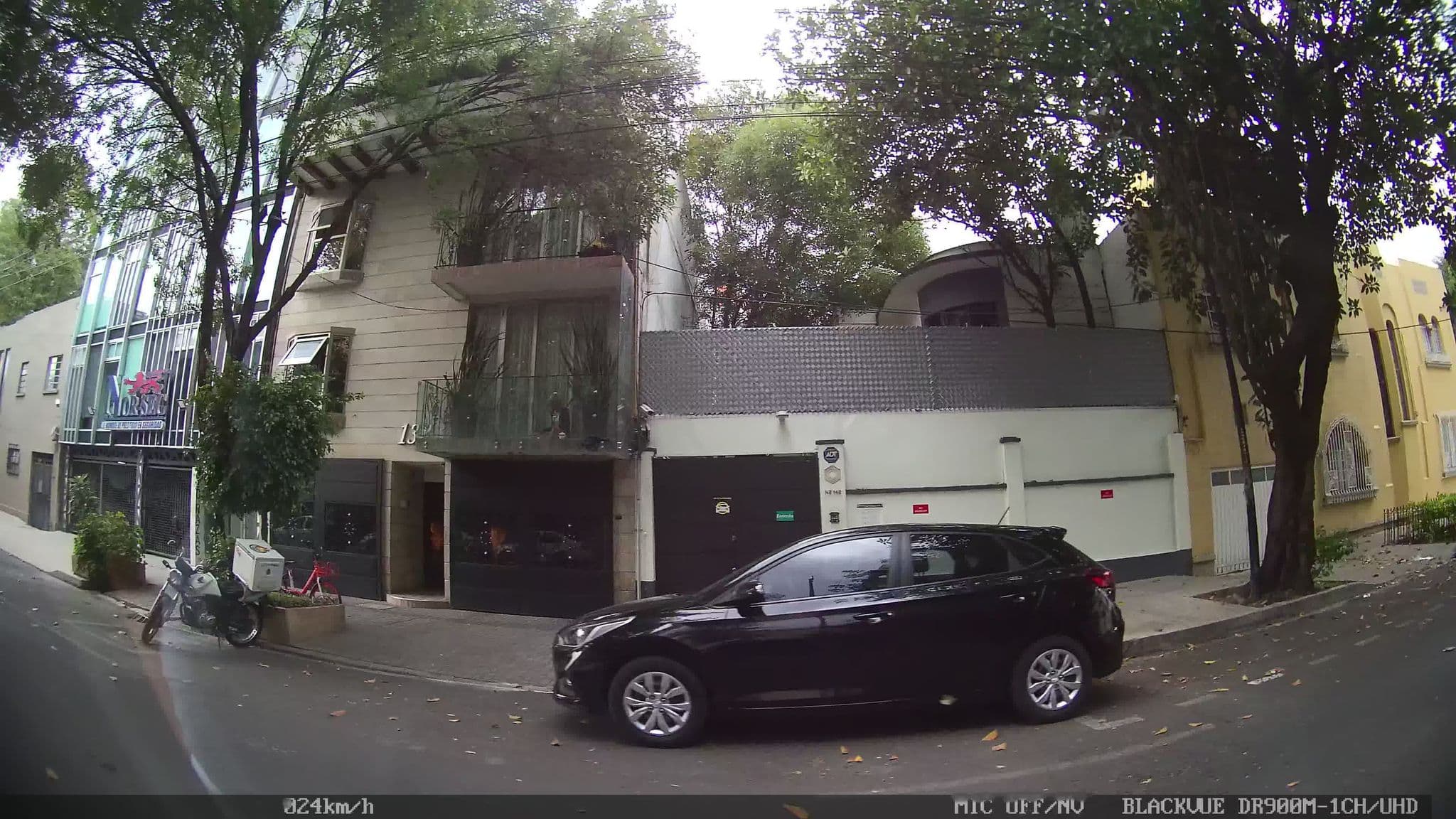 Street view near SG Business Suites, Cuauhtémoc — © kaart_4 (CC BY-SA · Mapillary)