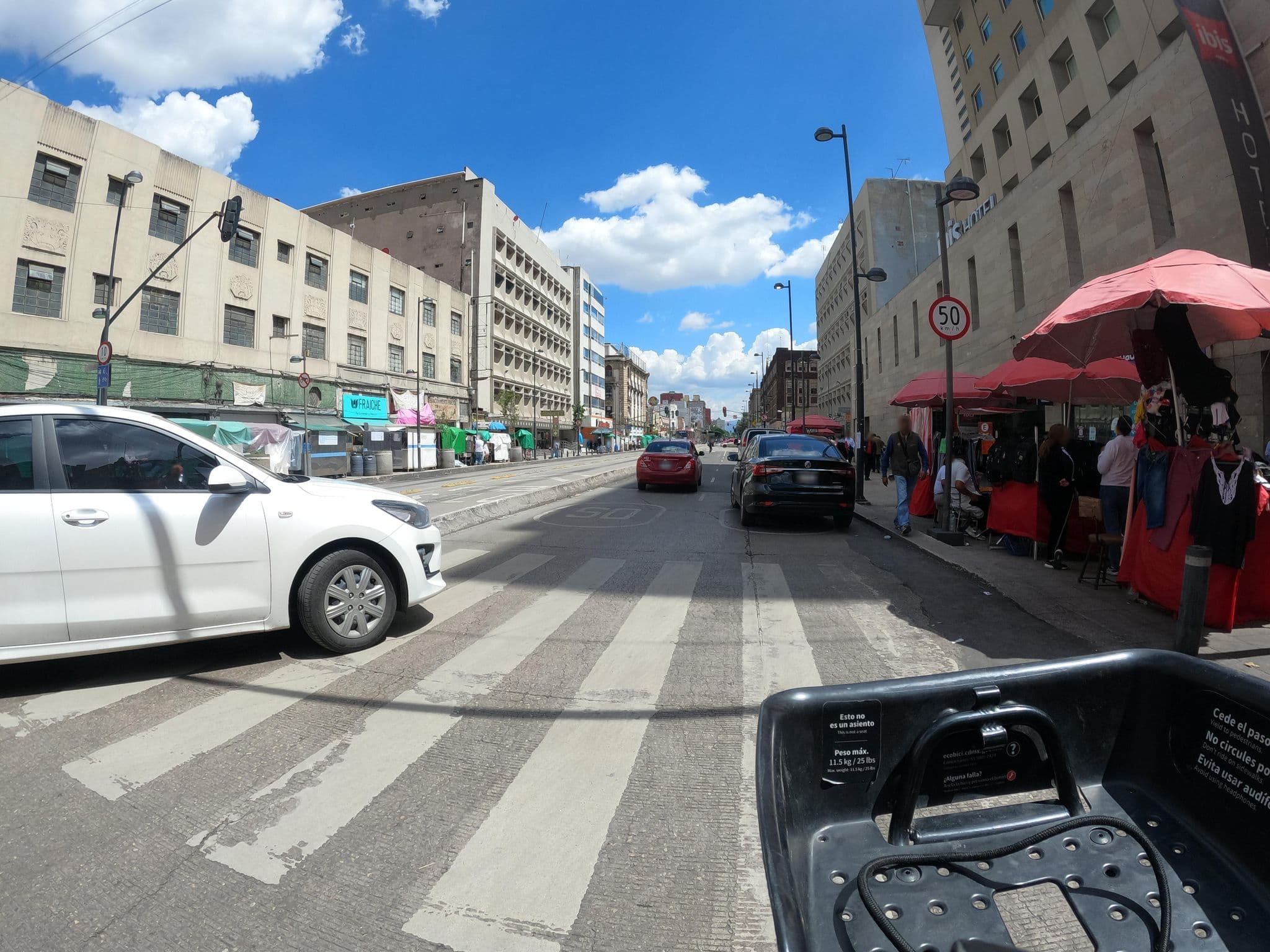 Street view near Hotel Ibis, Cuauhtémoc — © mapero_errante (CC BY-SA · Mapillary)