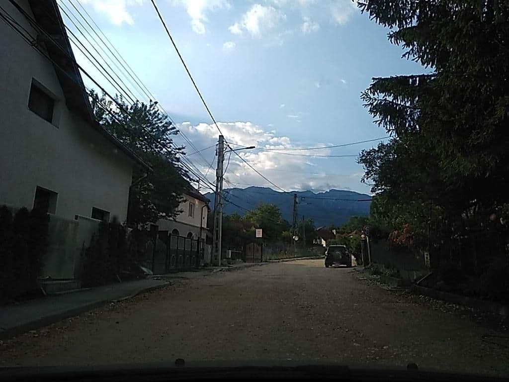 Street view near Hotel Elenor, Bran — © tavi (CC BY-SA · Mapillary)