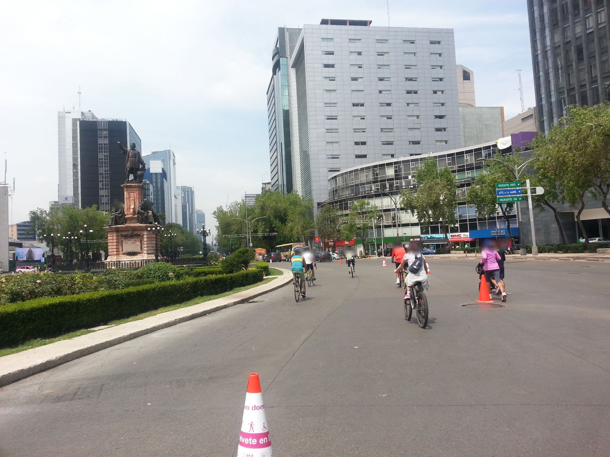 Street view near Embassy Suites, Cuauhtémoc — © mapeadora (CC BY-SA · Mapillary)