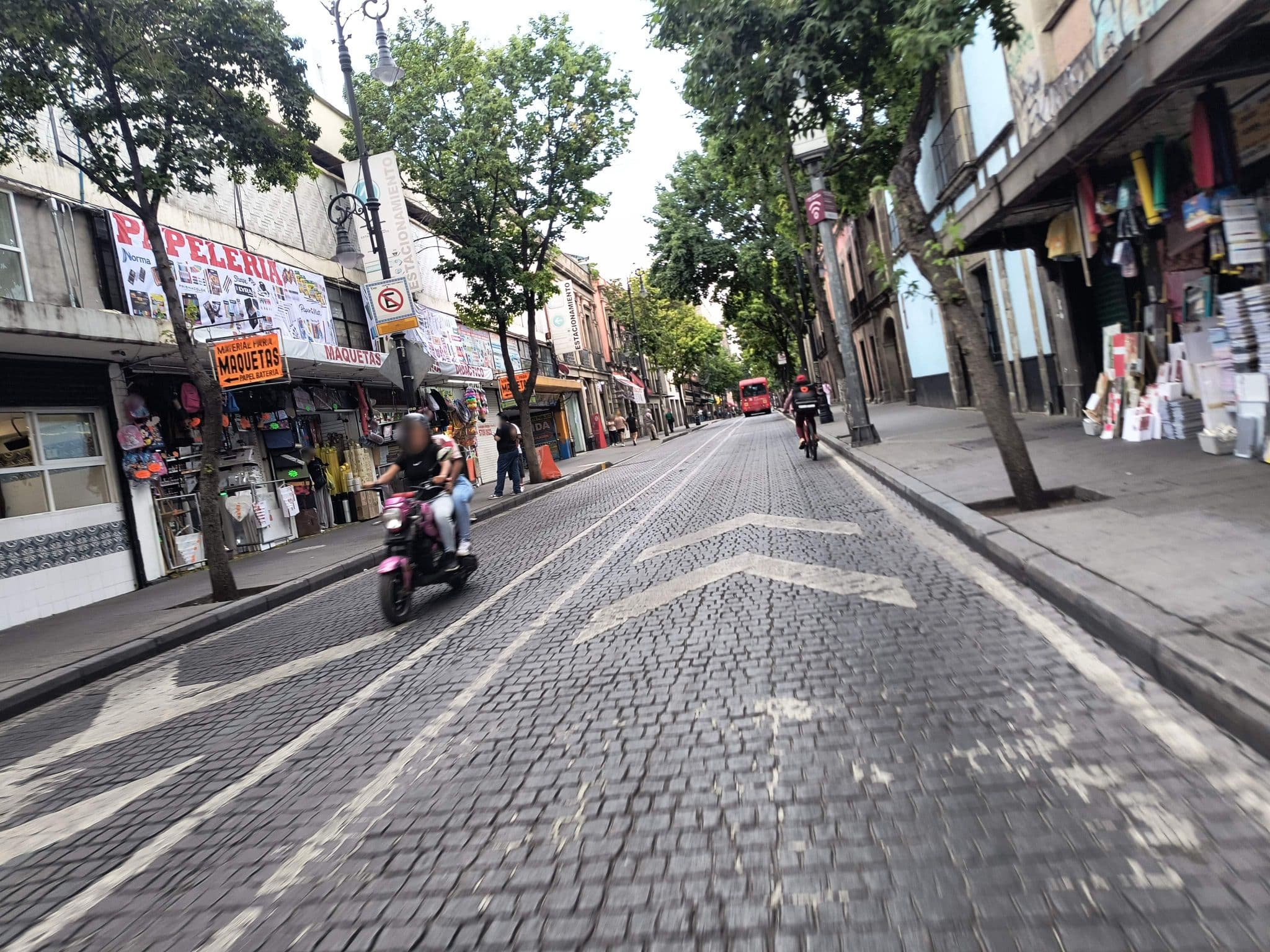 Street view near La Casa de la Luna, Mexico City — © mapeadora (CC BY-SA · Mapillary)
