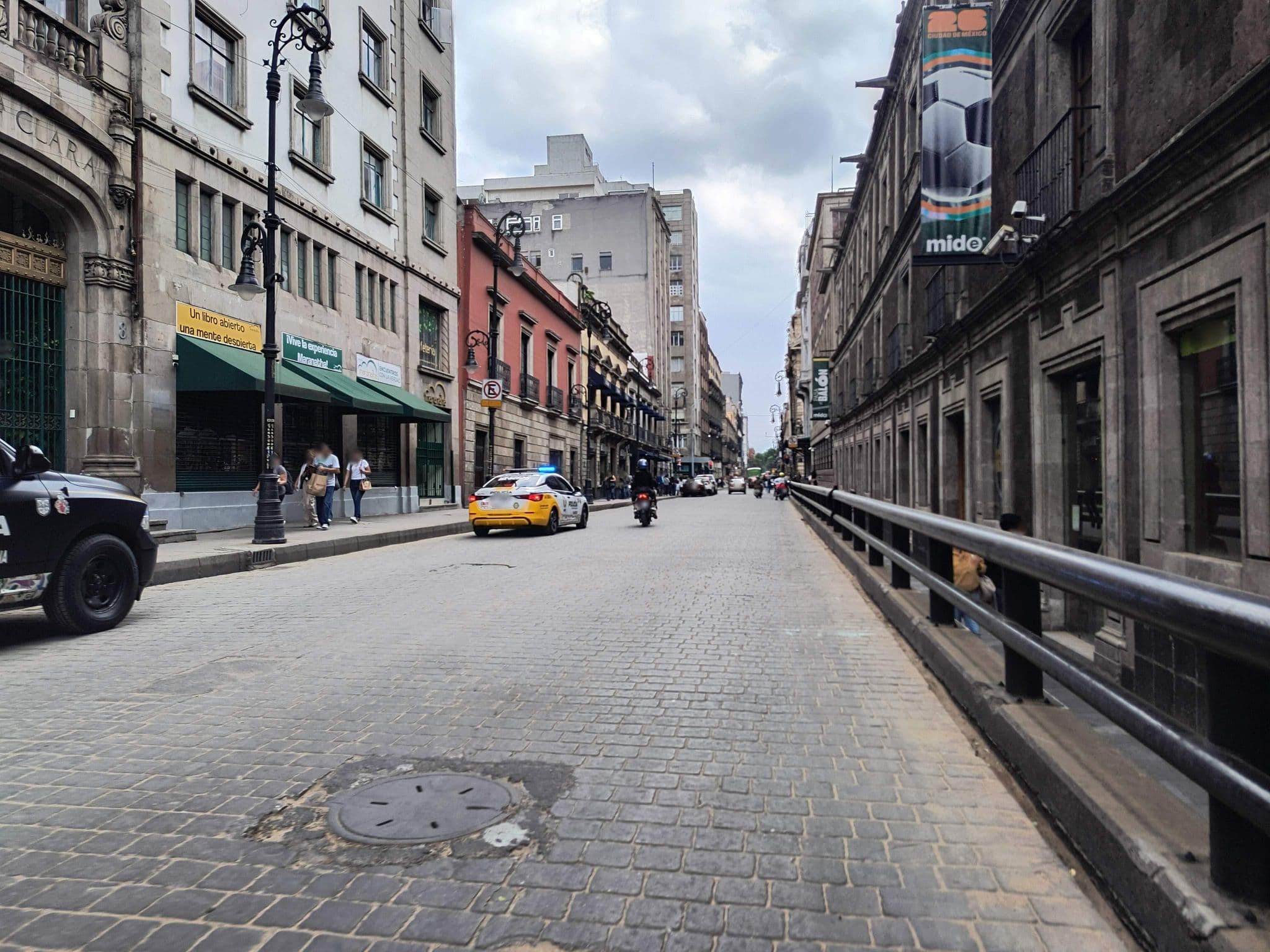 Street view near Chillout Flat, Mexico City — © mapeadora (CC BY-SA · Mapillary)