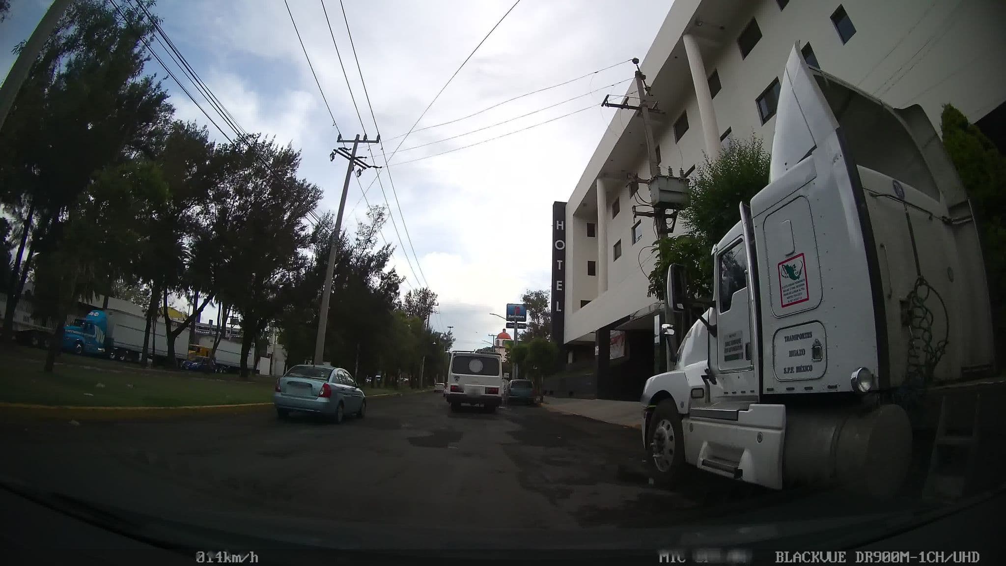 Street view near Hotel Aragon Plaza, Venustiano Carranza — © kaart_4 (CC BY-SA · Mapillary)
