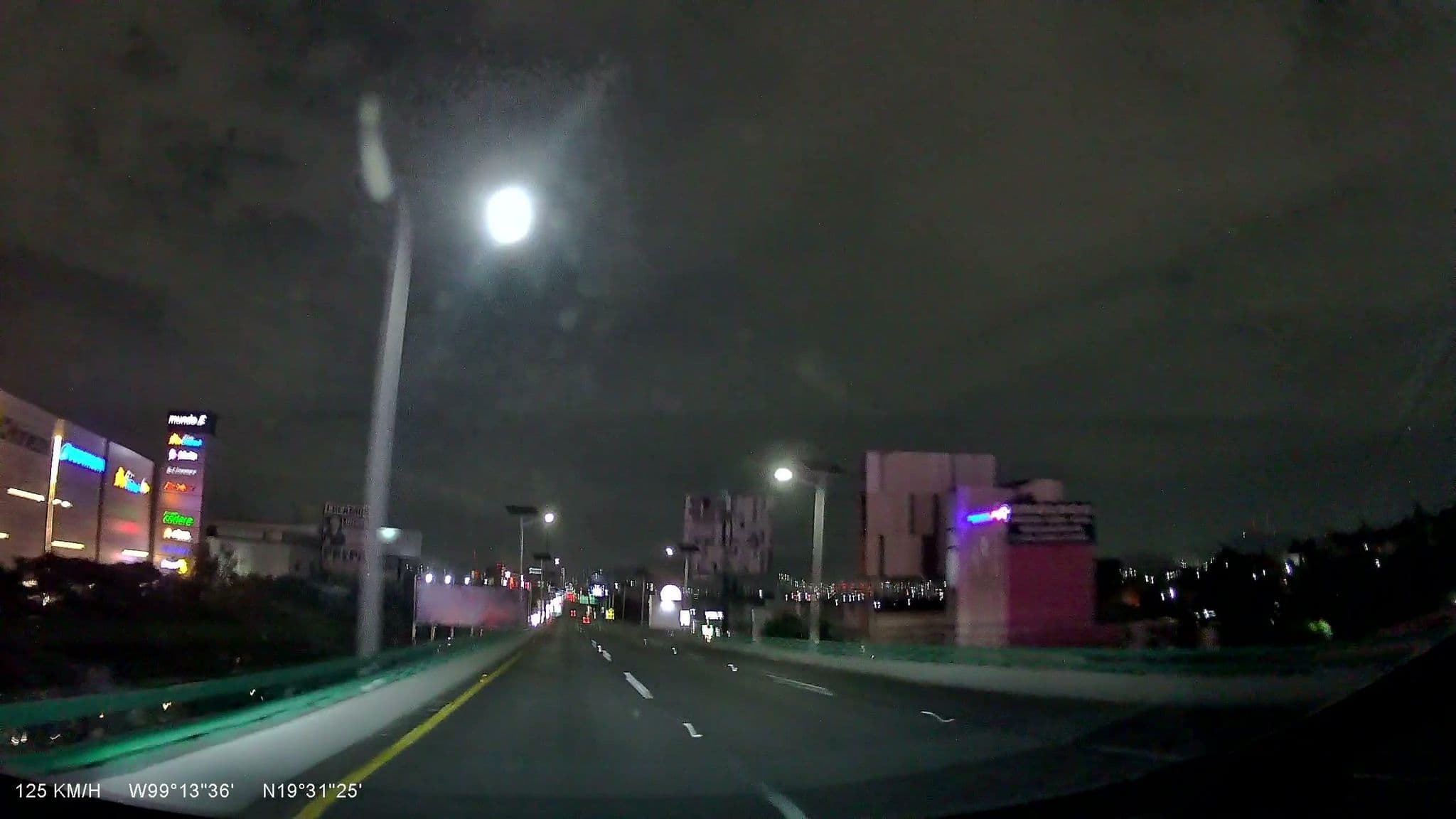 Street view near Krystal satelite, Vista Hermosa — © vsalgado (CC BY-SA · Mapillary)