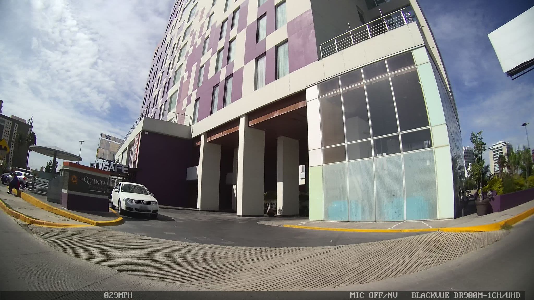 Street view near Alberca Quinta Inn & Suites Puebla Palmas, Puebla — © kaart_2 (CC BY-SA · Mapillary)