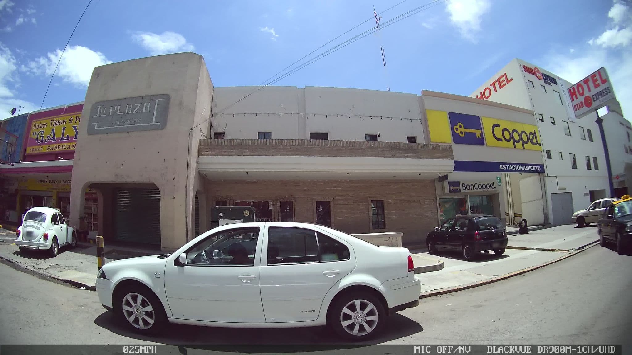 Street view near Hotel María Isabel, Puebla — © kaart_2 (CC BY-SA · Mapillary)