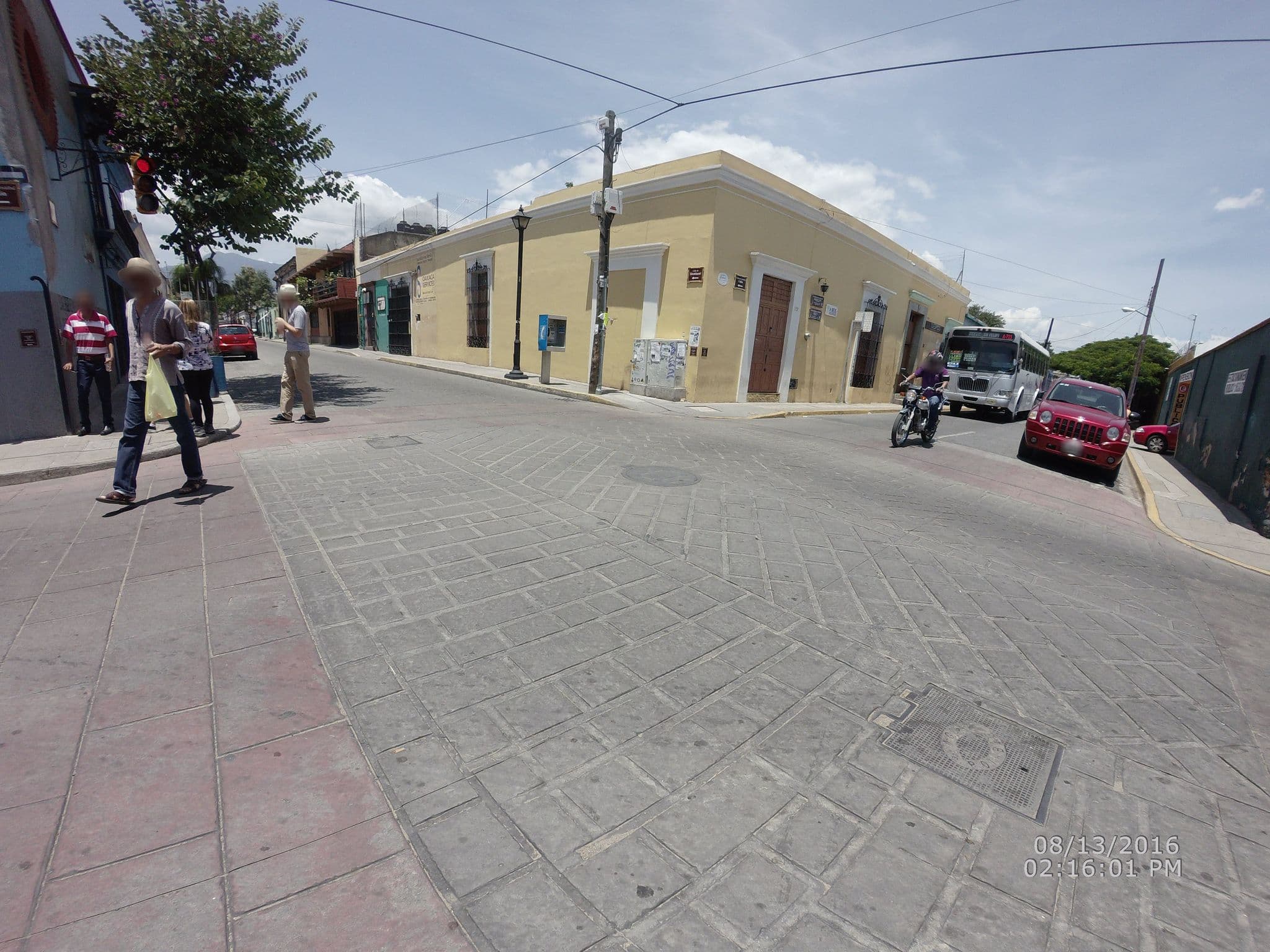Street view near Hotel XtilU', Oaxaca — © mapeadora (CC BY-SA · Mapillary)