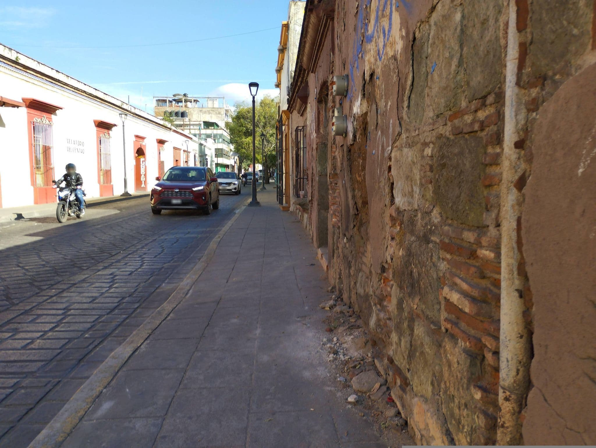 Street view near Casa De Don Pablo Hostel, Oaxaca — © oxcar (CC BY-SA · Mapillary)