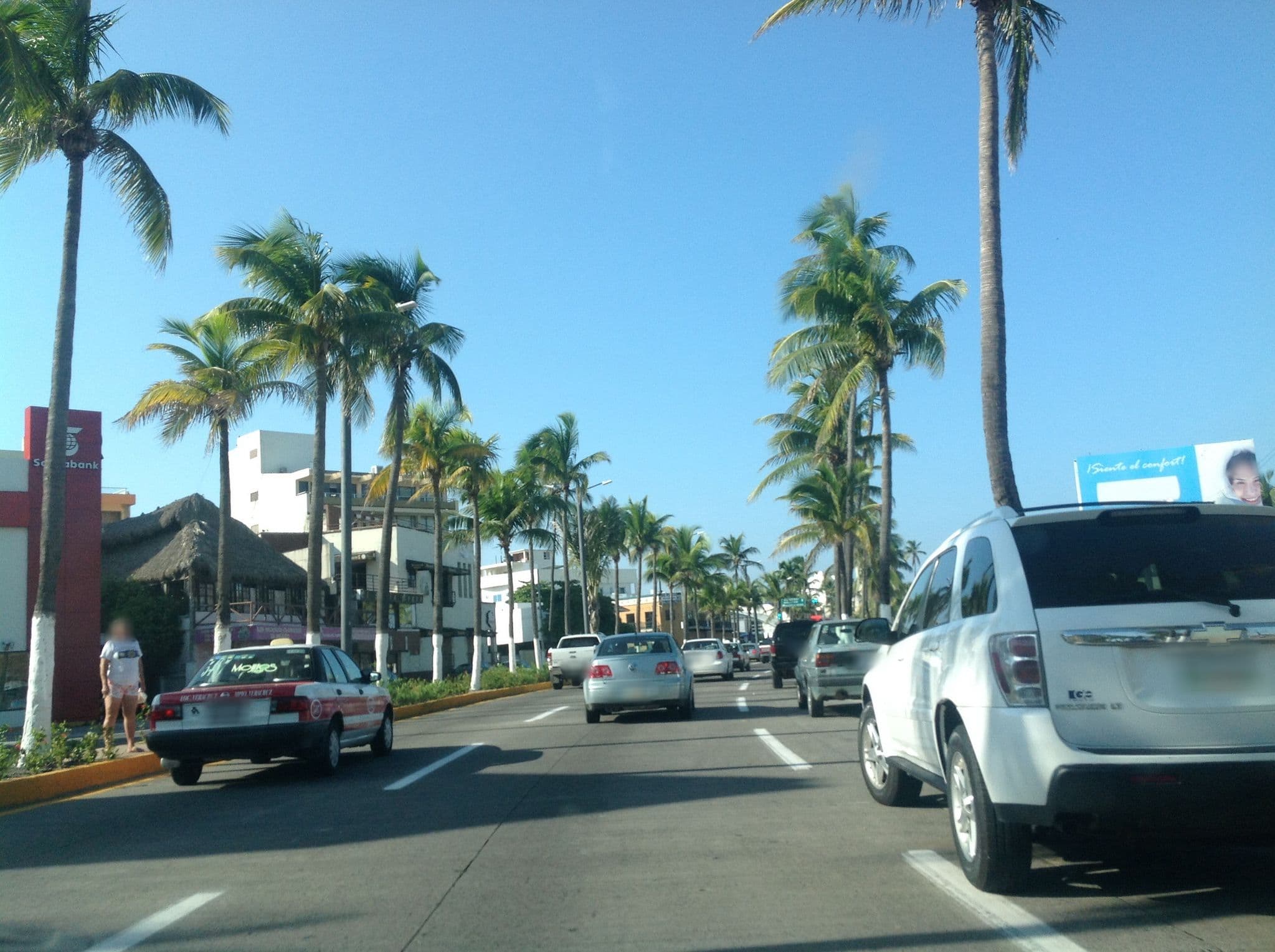 Street view near Confort Inn, Veracruz — © omarsansi (CC BY-SA · Mapillary)