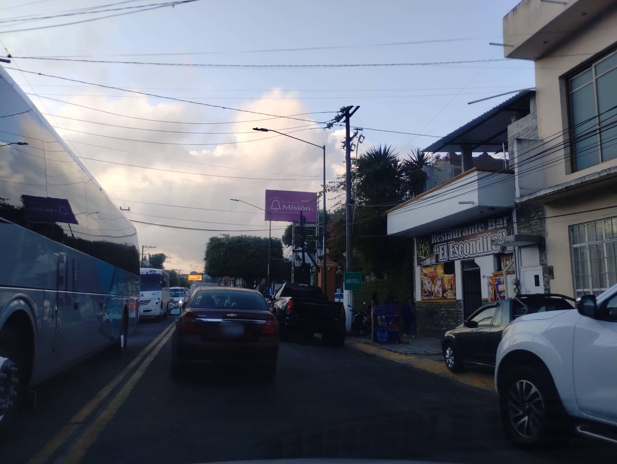 Street view near Howard Johnson, Xalapa de Enríquez — © cu_CARTOGRAFIA (CC BY-SA · Mapillary)
