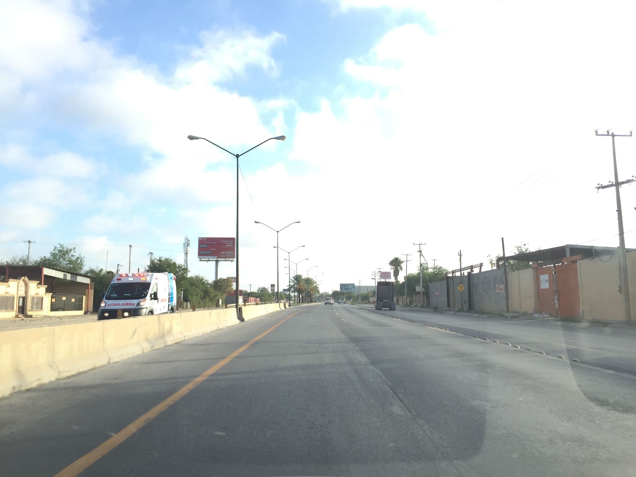 Street view near Hilton Garden Inn Nuevo Laredo, Nuevo Laredo — © luislatin (CC BY-SA · Mapillary)