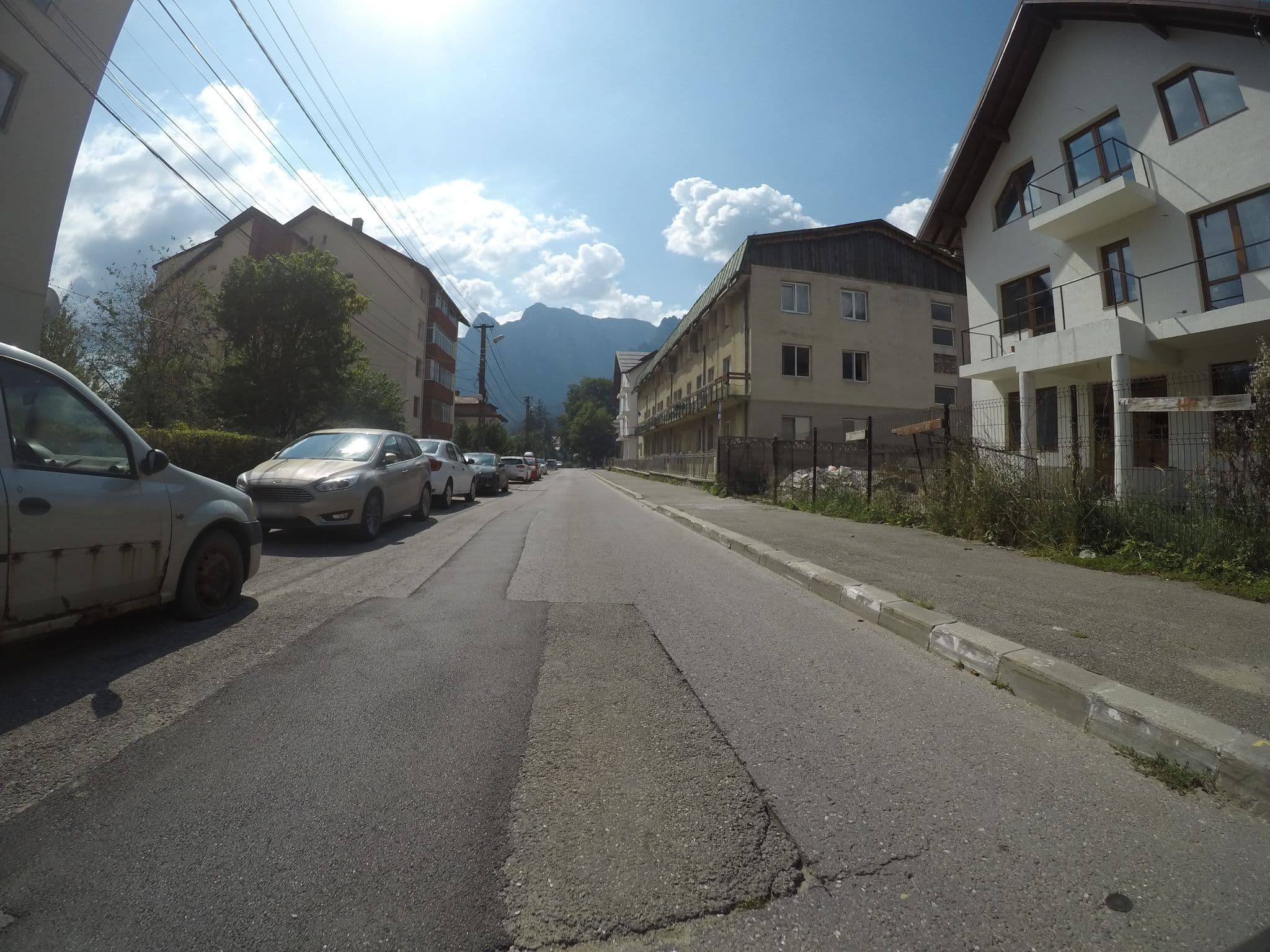 Street view near Casa Farcaș, Buşteni