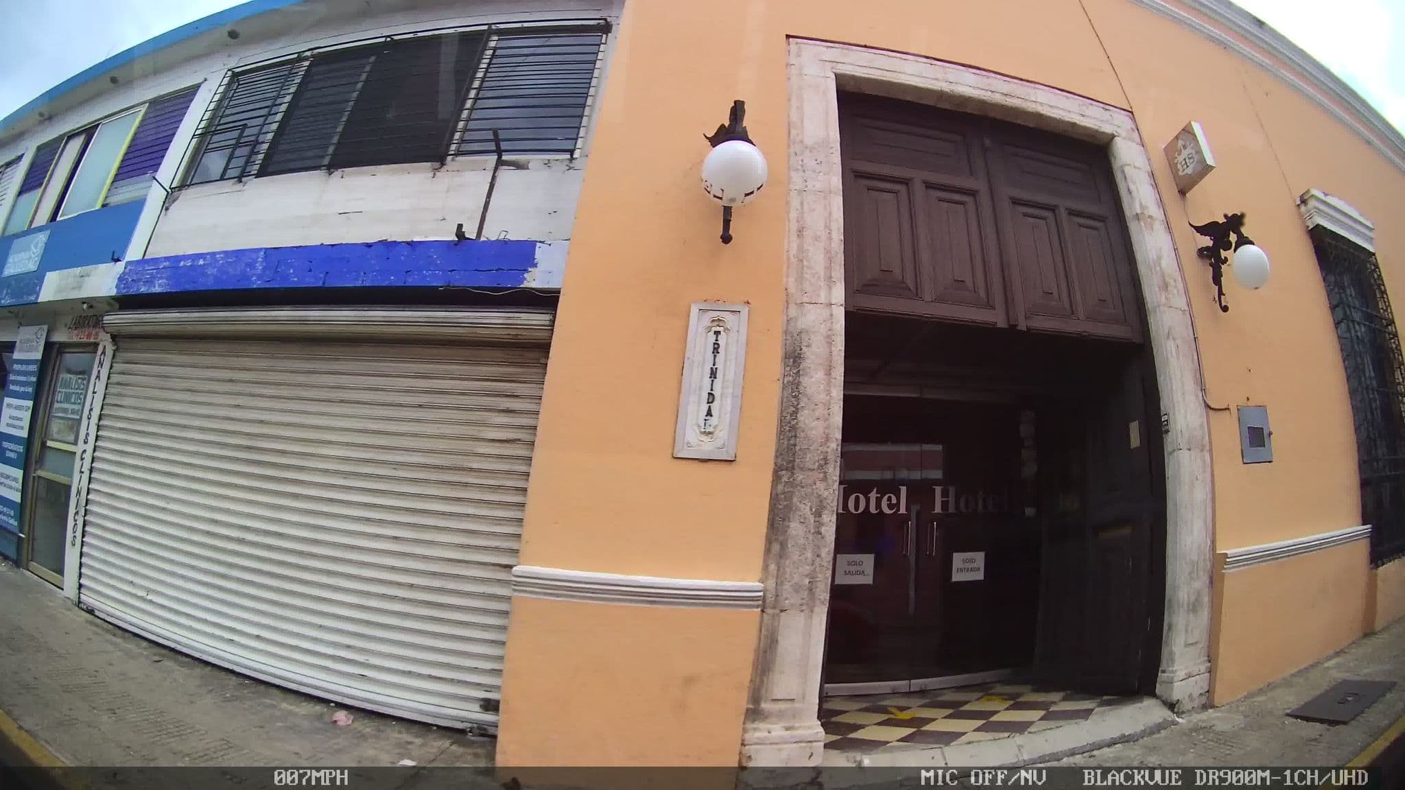 Street view near Hotel Trinidad, Mérida — © kaart_2 (CC BY-SA · Mapillary)