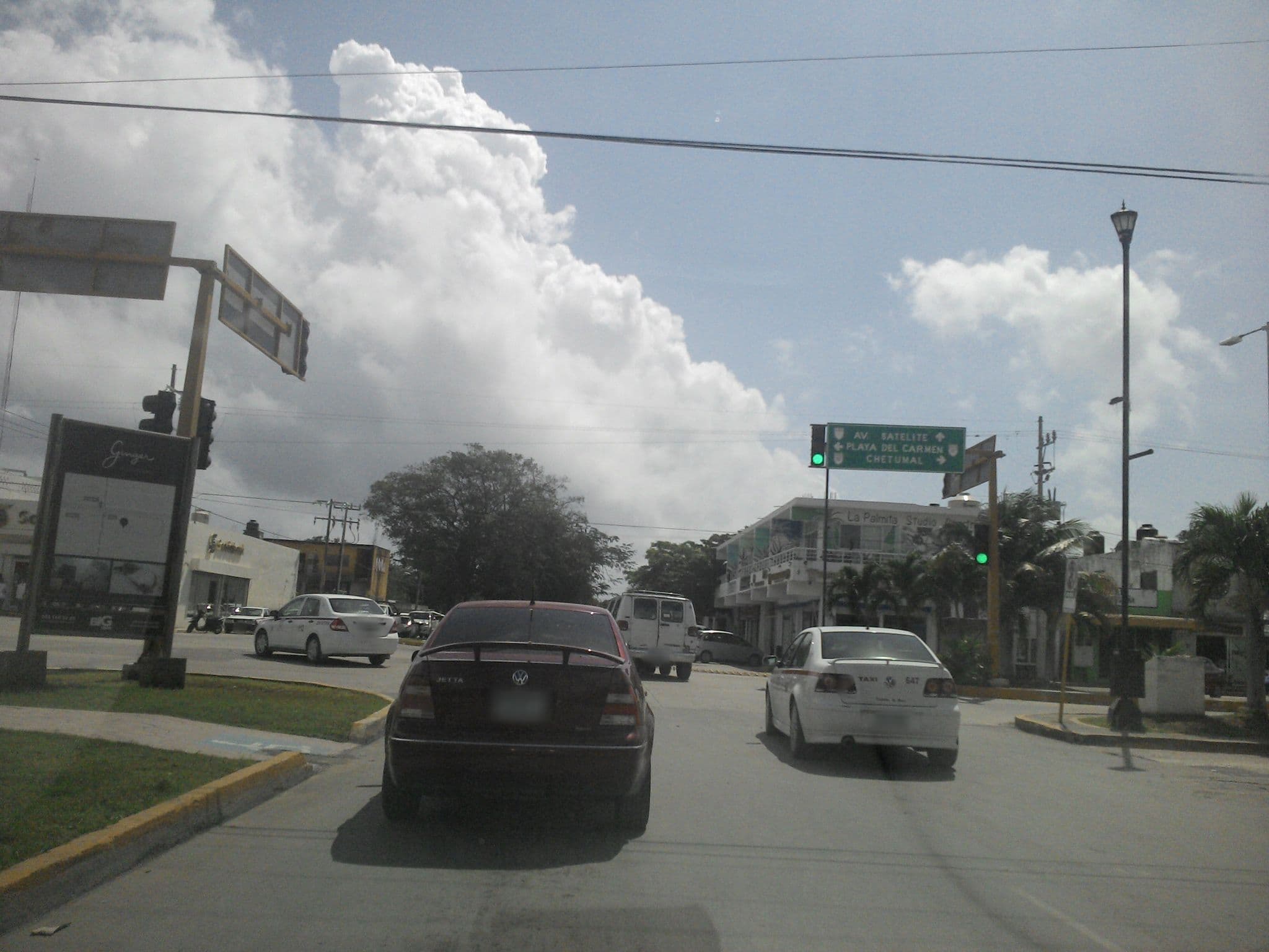 Street view near Straw Hat Hostel, Tulum — © xe1gyp (CC BY-SA · Mapillary)