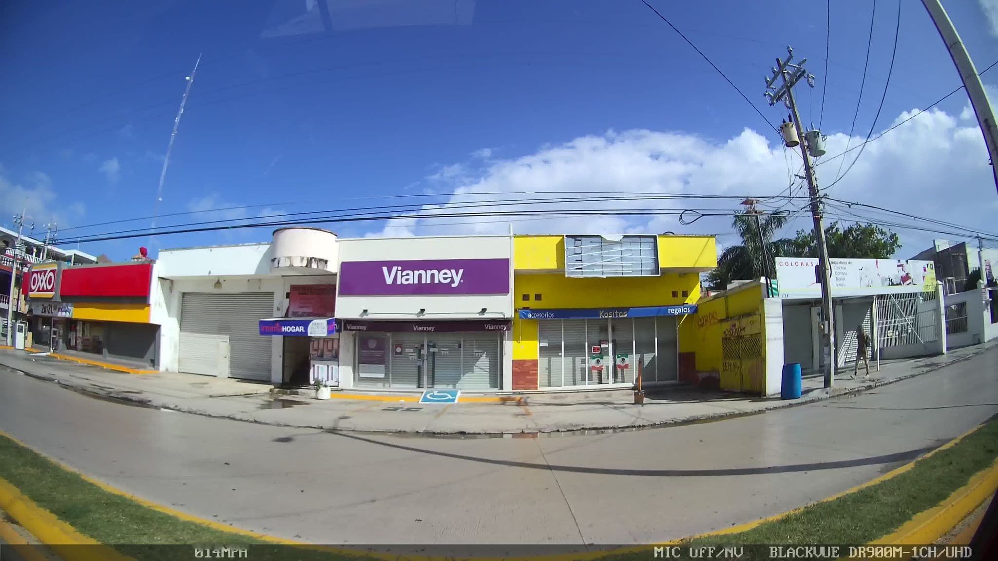 Street view near Hostal Vive La Vida, Playa del Carmen — © kaart_2 (CC BY-SA · Mapillary)