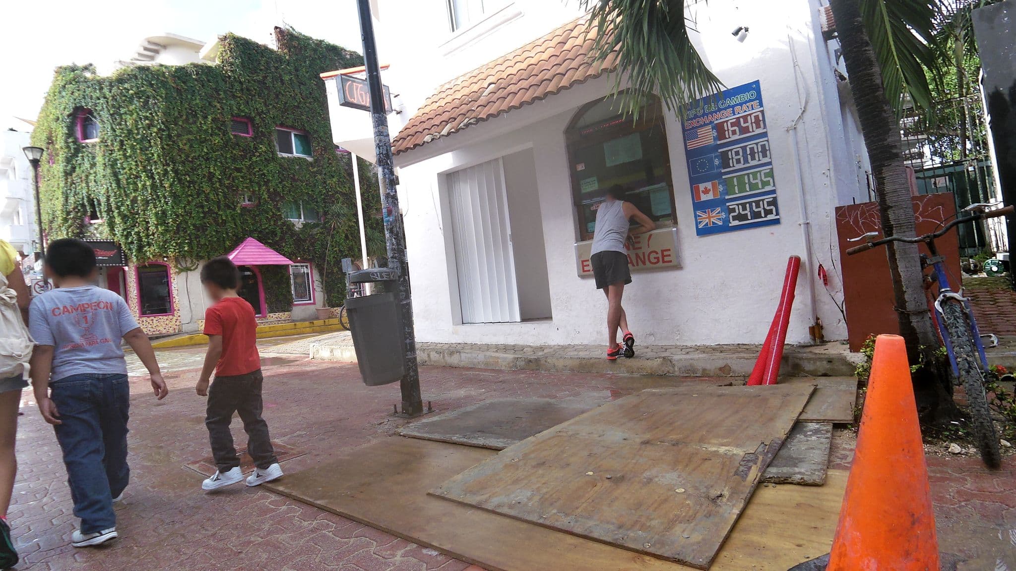 Street view near María Sabina Hostel, Playa del Carmen — © rps333 (CC BY-SA · Mapillary)
