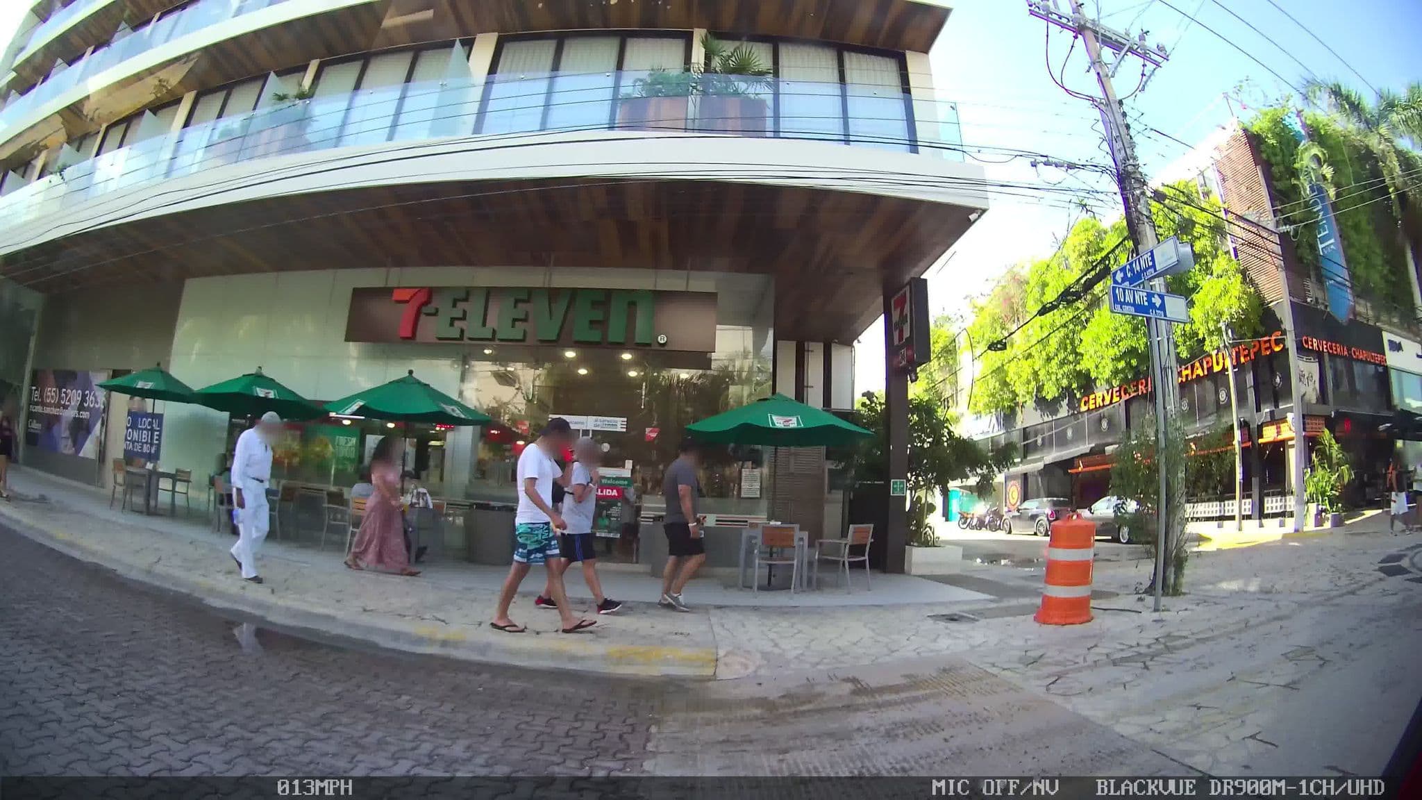 Street view near Loft 10 Hostel, Playa del Carmen — © kaart_2 (CC BY-SA · Mapillary)