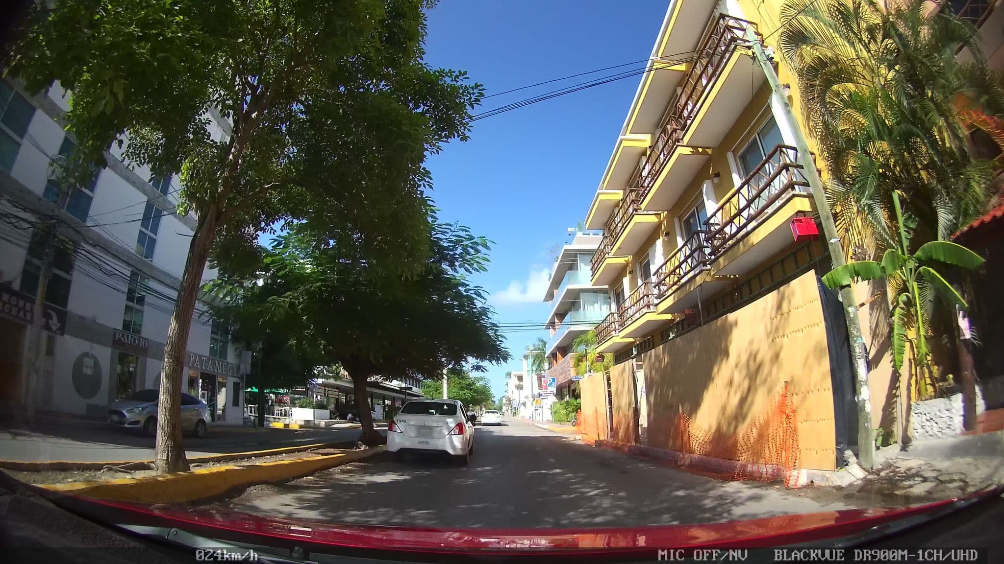 Street view near Caracol Suites Hotel, Playa del Carmen — © kaart_2 (CC BY-SA · Mapillary)