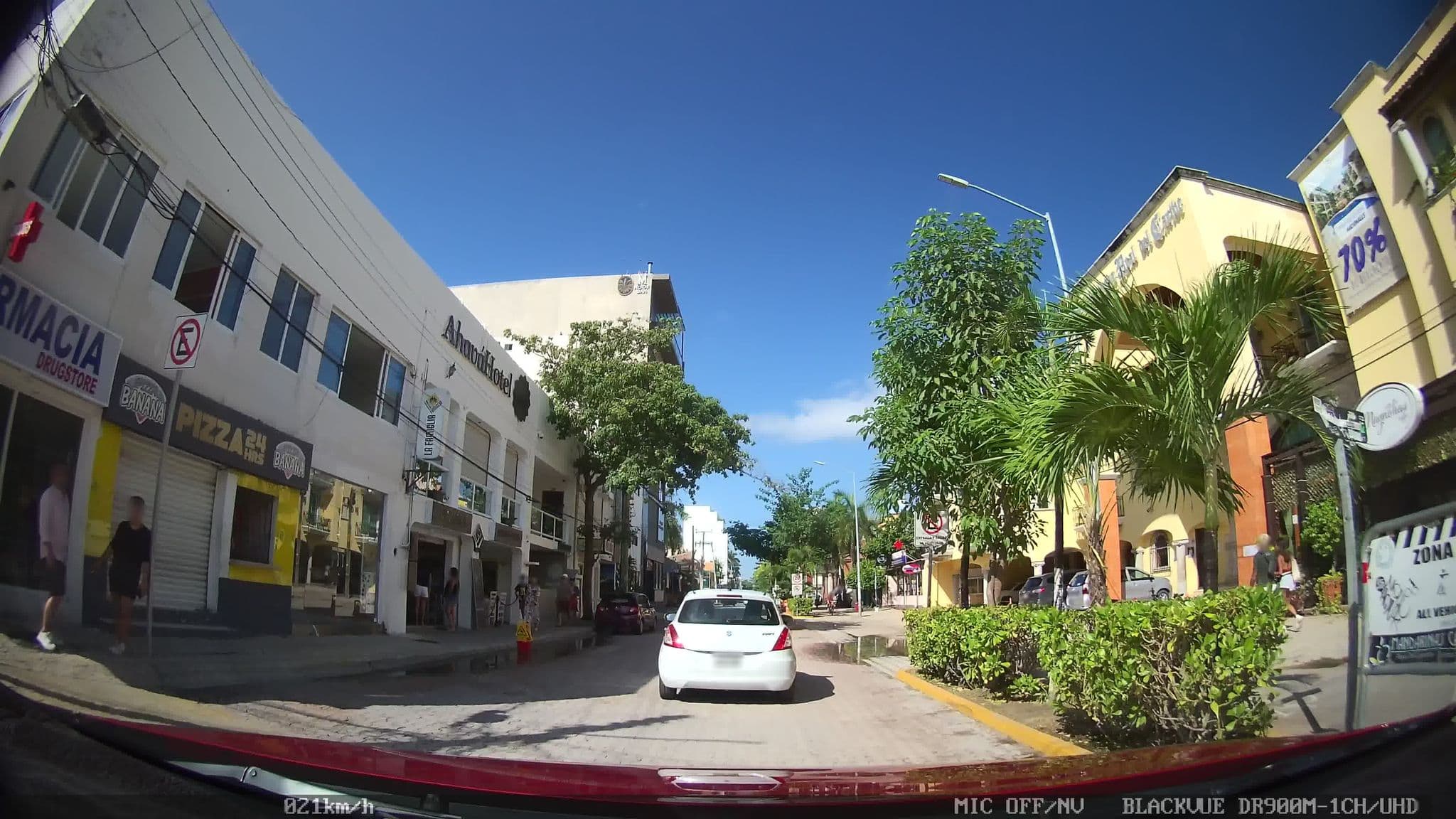 Street view near Hotel El Elefante, Playa del Carmen — © kaart_2 (CC BY-SA · Mapillary)