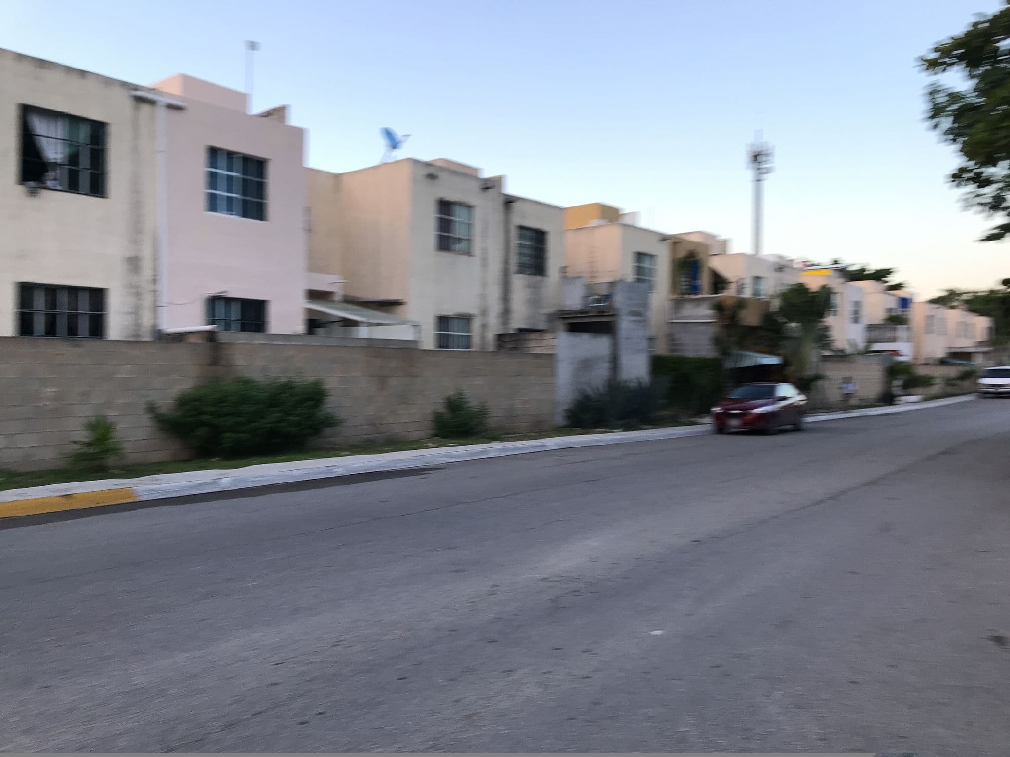 Street view near Iguanaplaya B&B, Playa del Carmen — © nando_mx (CC BY-SA · Mapillary)